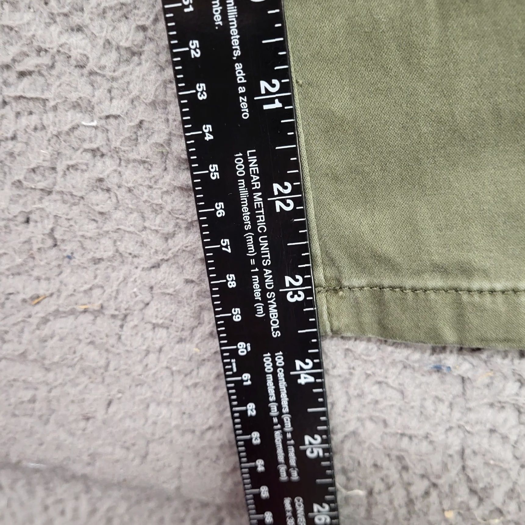Olive a.n.a. A New Approach Women's Size 6 Petite Olive Green Cargo Pants Cropped Zip Size 28" / US 6 / IT 42 - 7 Thumbnail