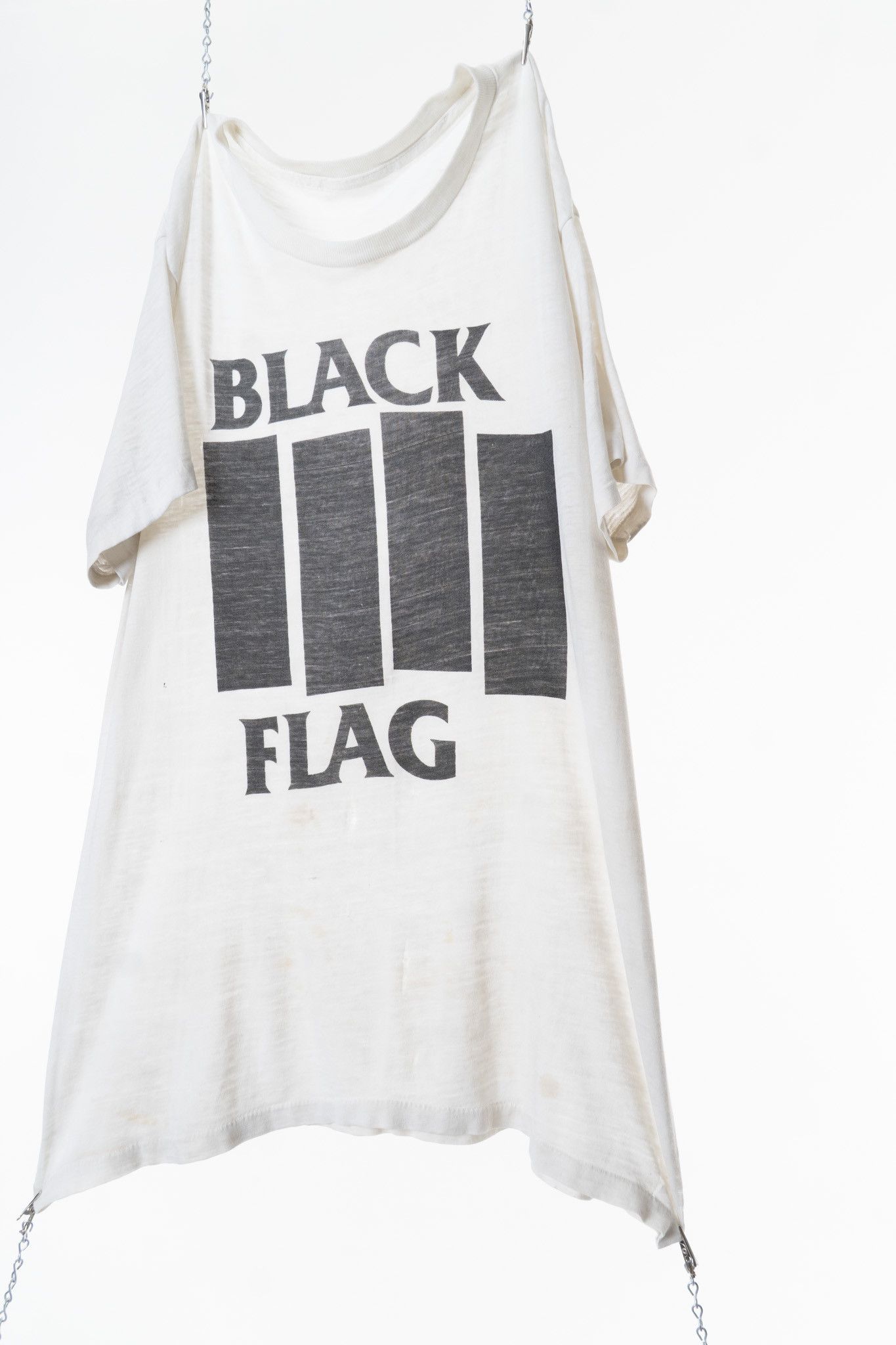Vintage VINTAGE 1980s BLACK FLAG THRASHED BARS T-SHIRT Size US L / EU 52-54 / 3 - 6 Thumbnail
