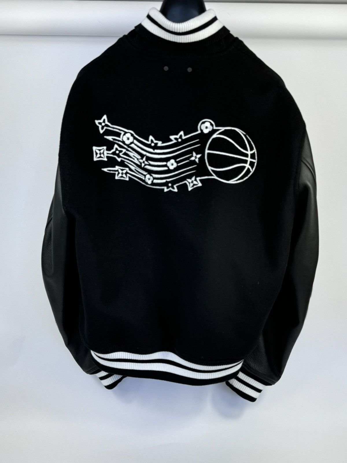 Louis Vuitton LOGO EMBOSSED VARSITY JACKET Size US XXL / EU 58 / 5 - 2 Thumbnail
