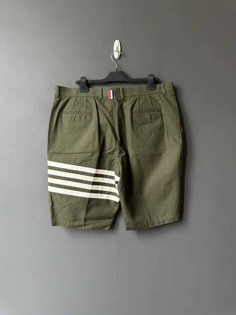 Thom Browne Thom Browne size5 Black and green suit with shorts Size US 29 - 2 Thumbnail