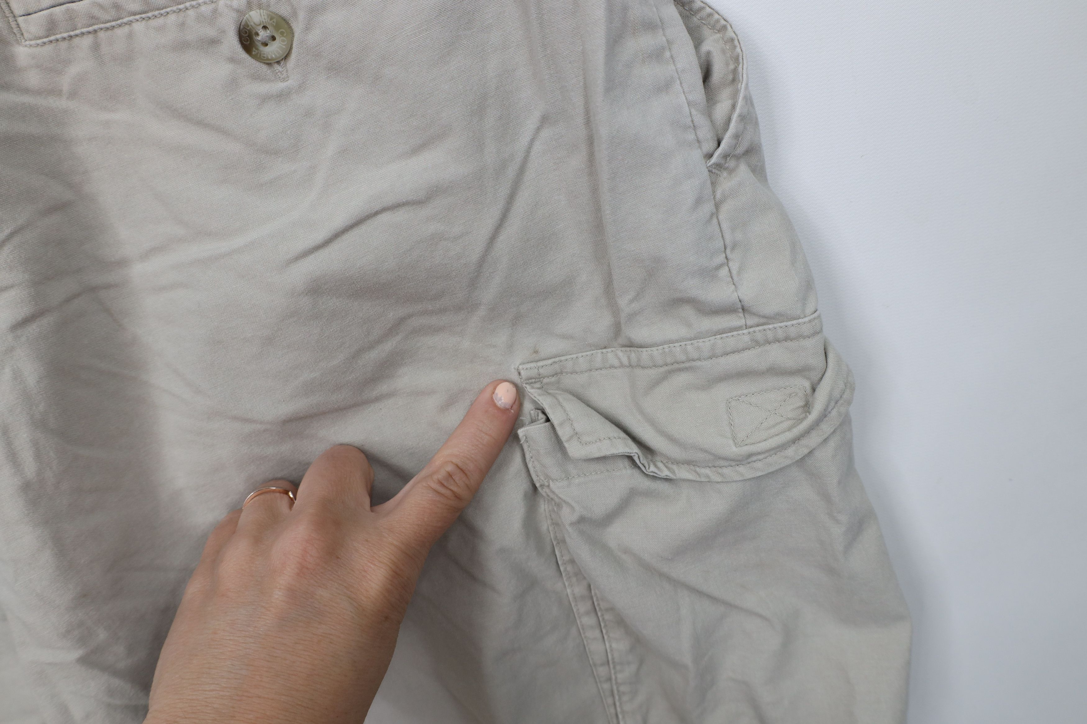 Columbia Vintage Columbia Above Knee Trekking Cargo Shorts Beige Size US 36 / EU 52 - 13 Thumbnail