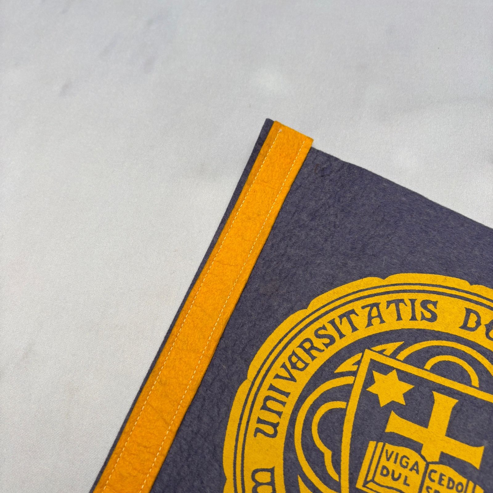 Vintage VTG University of Notre Dame Fighting Irish Felt Pennant 50s Size ONE SIZE - 8 Thumbnail
