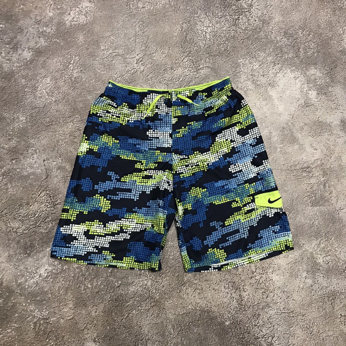 Vintage Y2K Nike Pixel Abstract Baggy Cargo Shorts Skate Bleached 30 Size US 30 / EU 46 - 1 Thumbnail