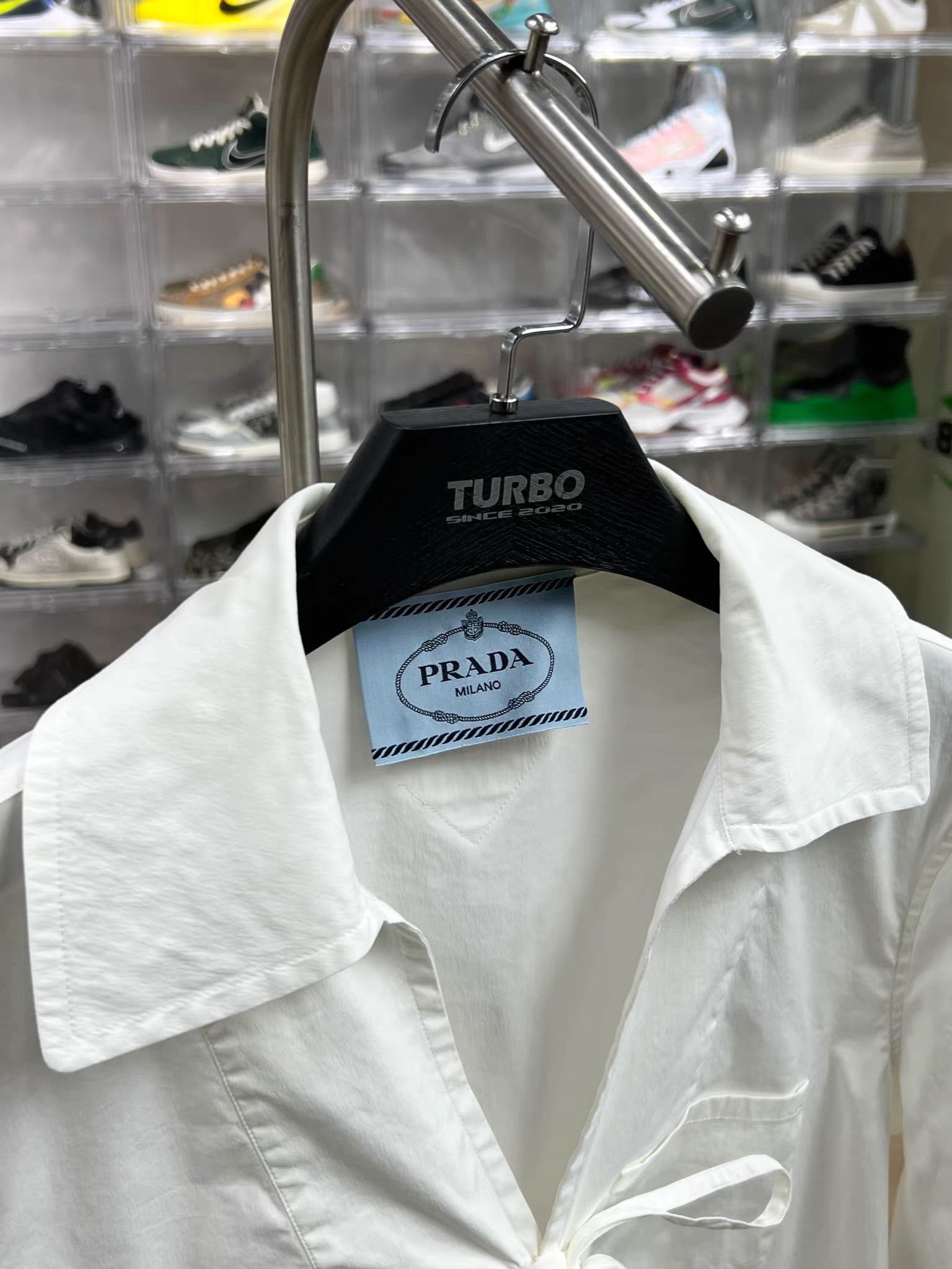 Prada PRADA Bow Detail White Shirt K15 Size M / US 6-8 / IT 42-44 - 2 Thumbnail