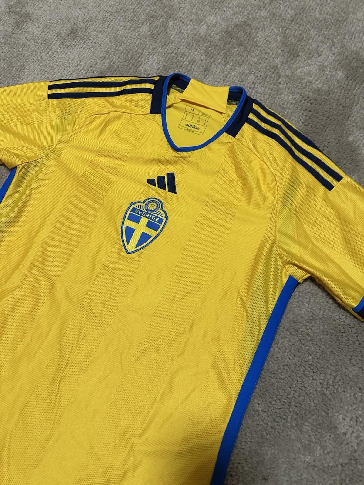 Adidas SWEDEN NATIONAL TEAM 2022/2023 HOME FOOTBALL SHIRT JERSEY Size US M / EU 48-50 / 2 - 3 Thumbnail
