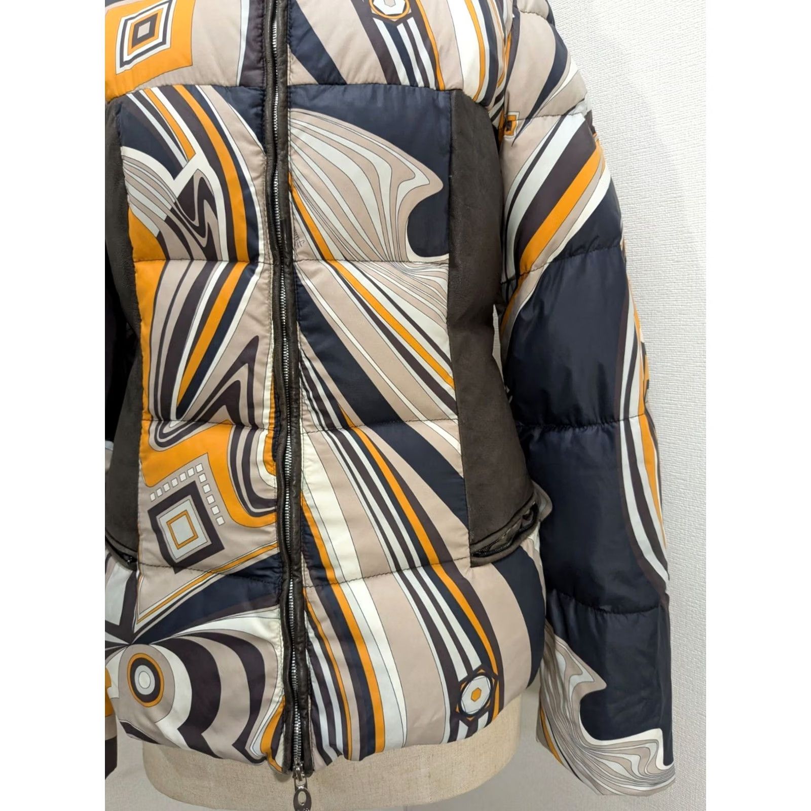 Emilio Pucci Emilio Pucci Down Jacket Geometric Design Multicolor Nylon Long Sleeve Women's Size XS / US 0-2 / IT 36-38 - 3 Thumbnail