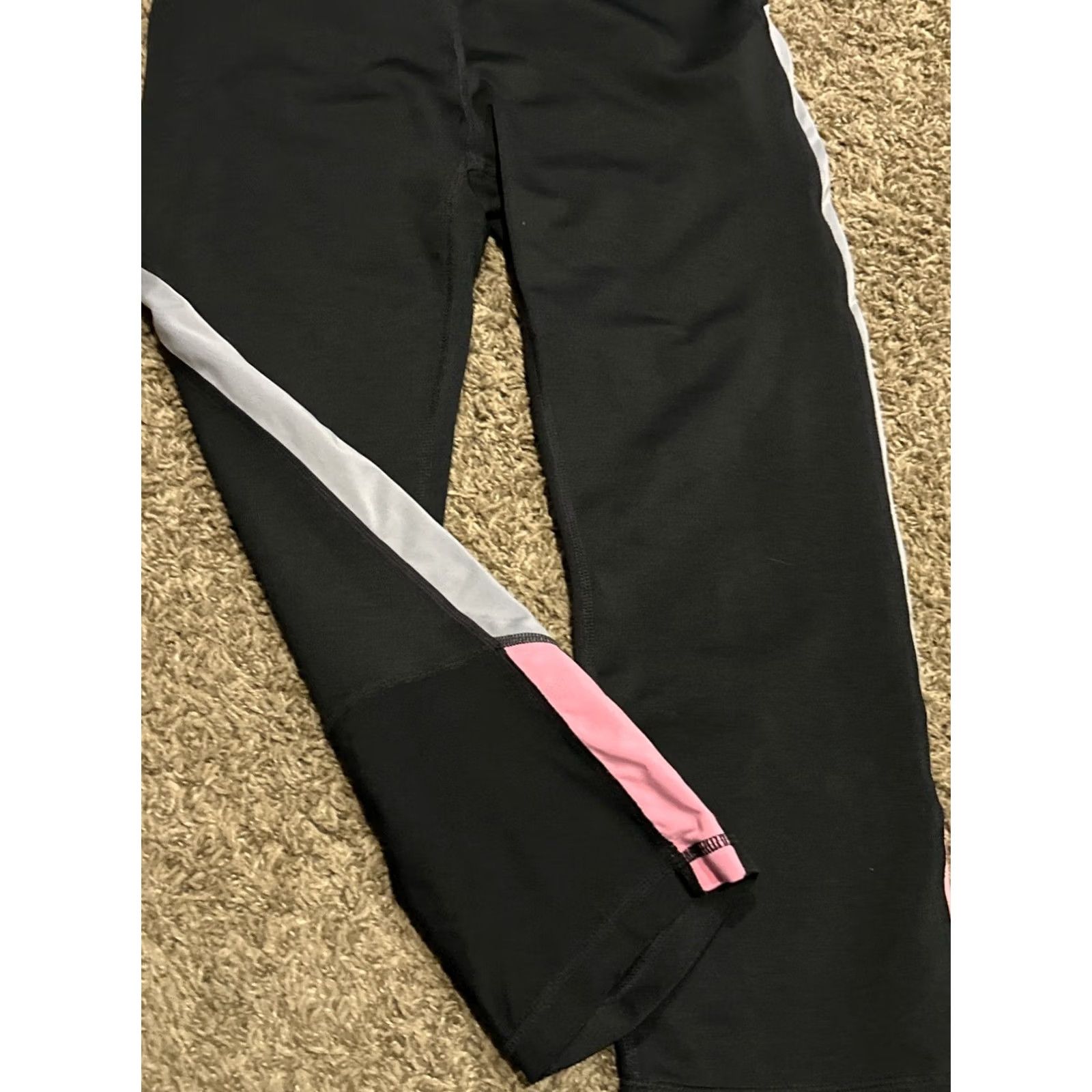 Gap Gap Fit Women’s M Black Capris Stretch Athletic Size ONE SIZE - 2 Thumbnail
