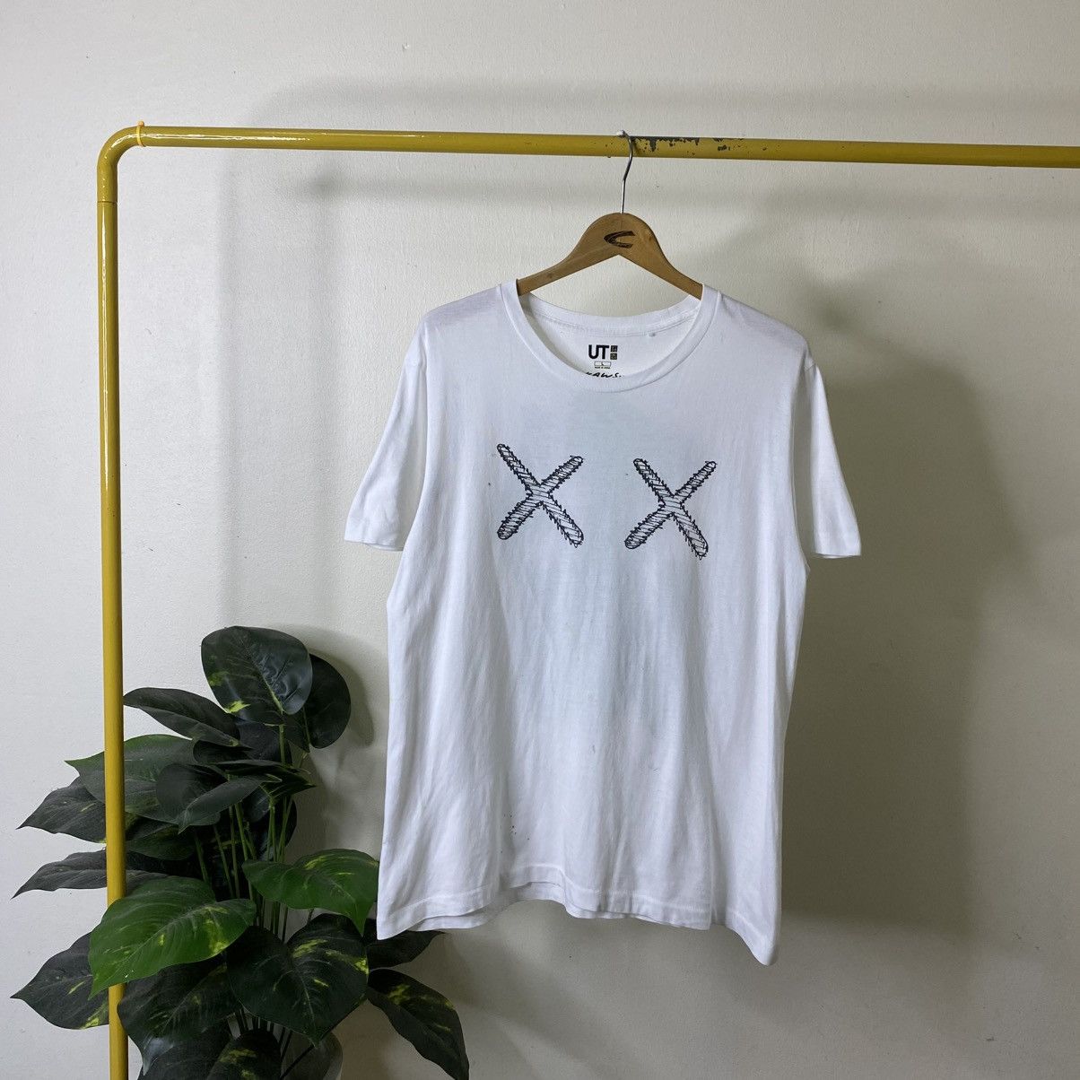 Kaws Kaws Original Fake x Uniqlo Collaboration Tshirt Size US L / EU 52-54 / 3 - 8 Thumbnail