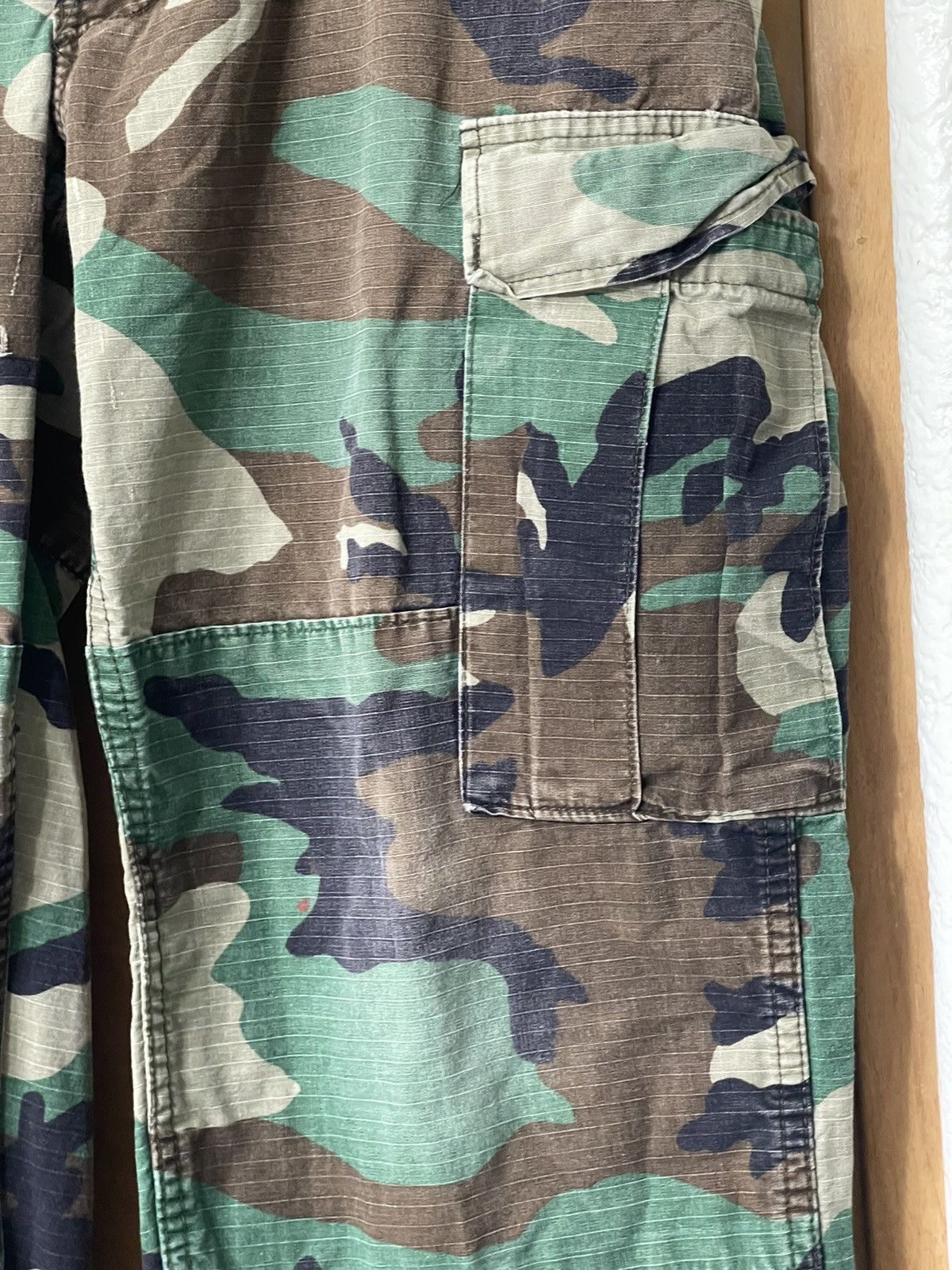 Vintage Vintage distressed M81 Woodland army camo cargo pants Size US 32 / EU 48 - 4 Thumbnail