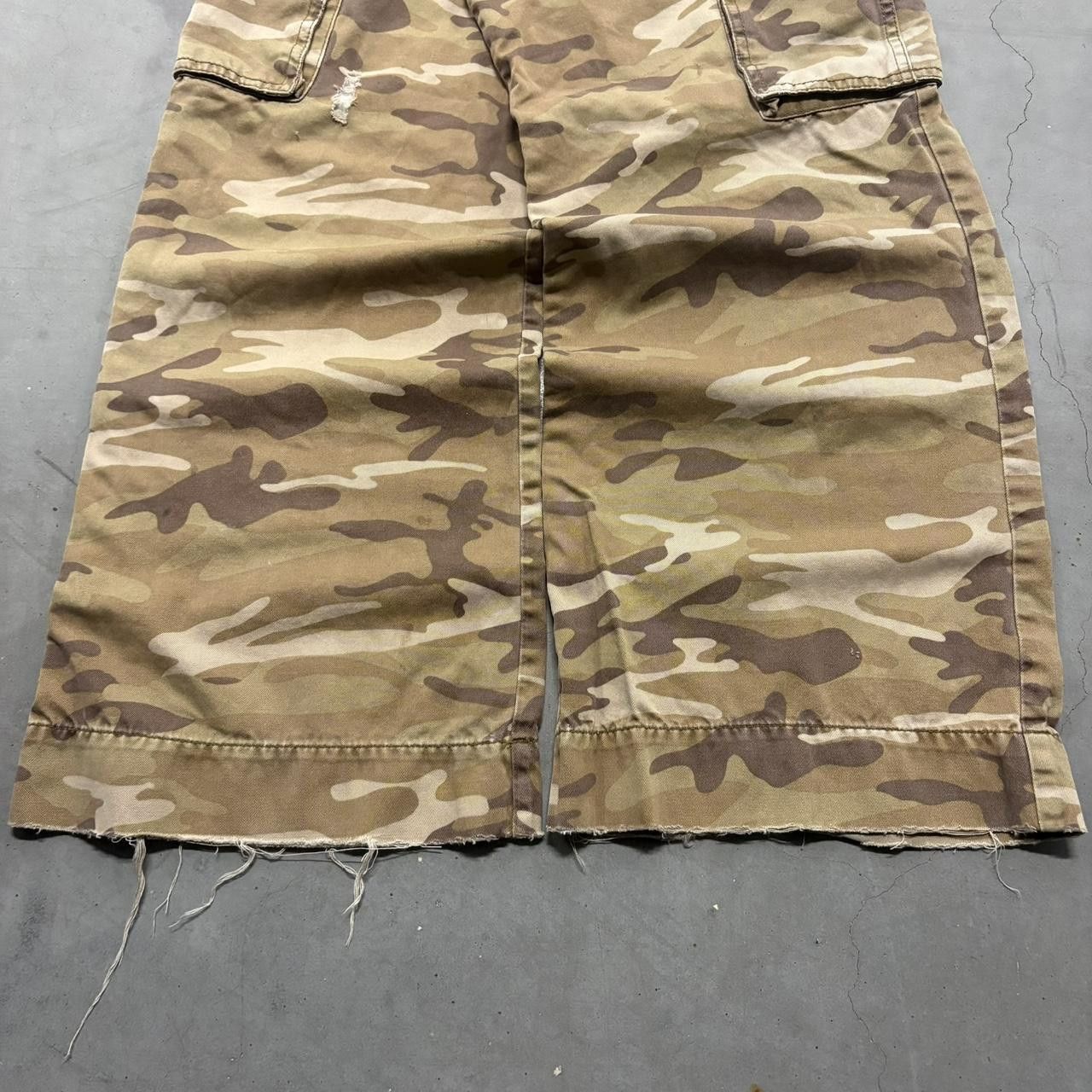 Old Navy Crazy Vintage Y2K/2000s Super Baggy Wideleg Old Navy Camo Skater Cargo Pants! Size US 34 / EU 50 - 3 Thumbnail