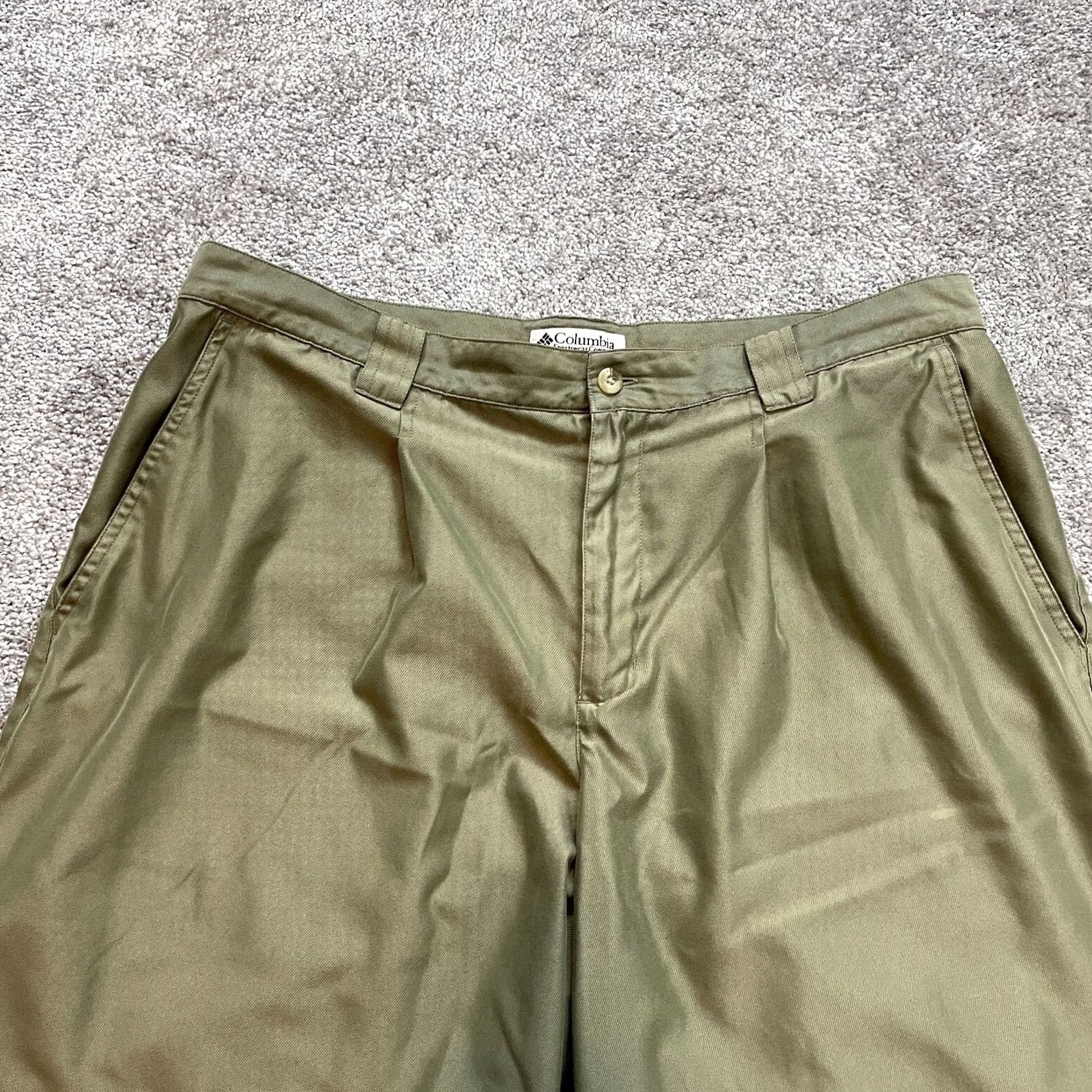 Vintage Columbia Sportswear Shorts Mens 38 Green Outdoor Hiking 9" Inseam Solid Athletic Pockets Size US 38 / EU 54 - 2 Thumbnail