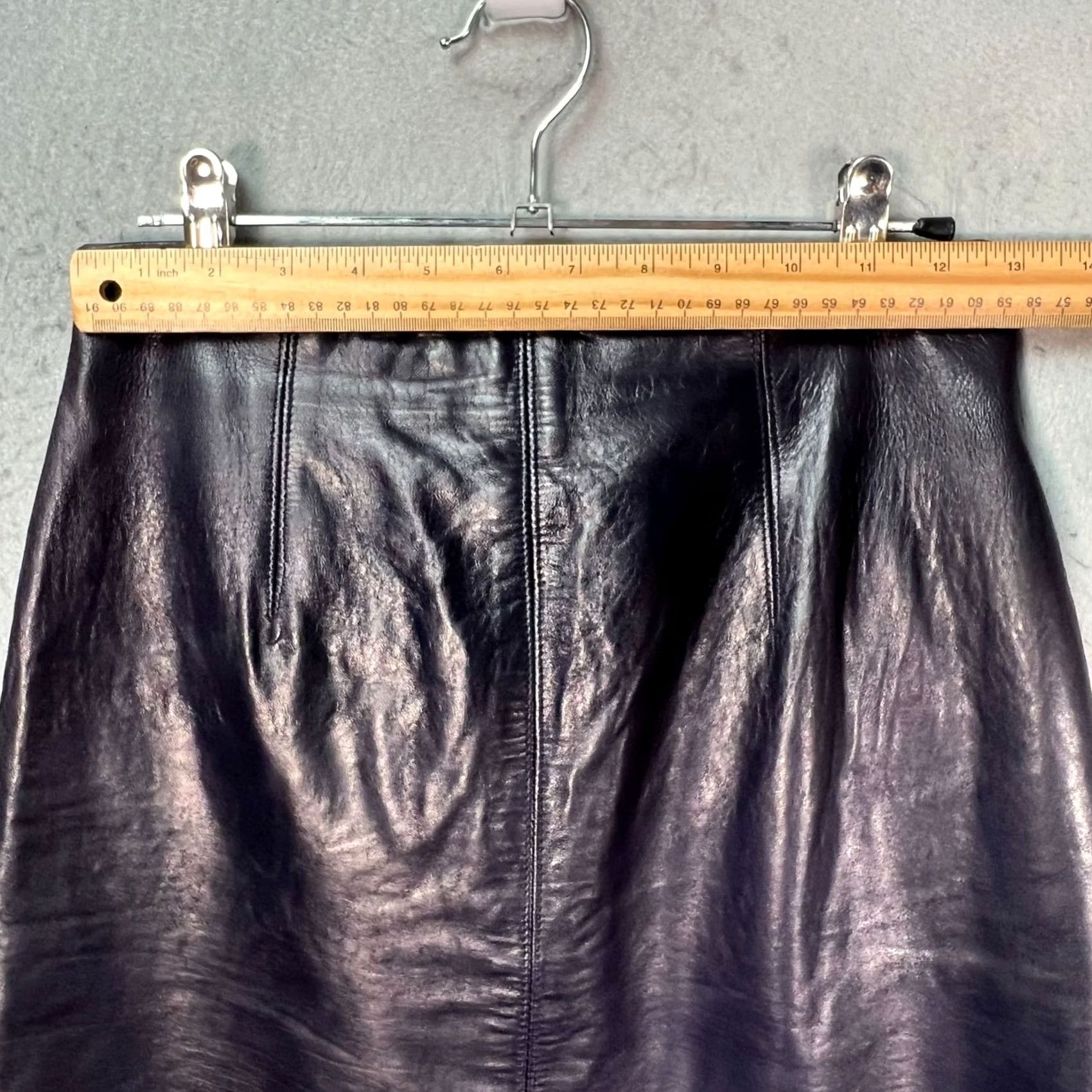 Vintage VINTAGE Lanna Skirt Leather Pencil Black 4 Womens Knee Length Zipper Lined Measurements Made In USA Mens? Size 27" / US 4 / IT 40 - 7 Thumbnail