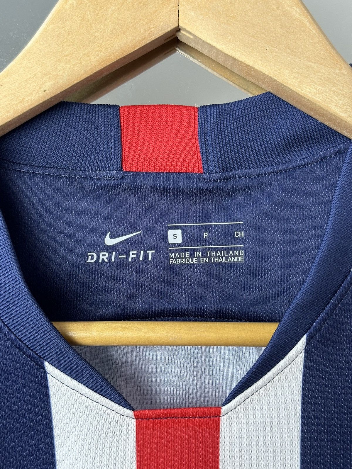 Vintage Vintage Nike PSG 2019/20 Home Jersey Paris Saint Germain Size US S / EU 44-46 / 1 - 3 Thumbnail
