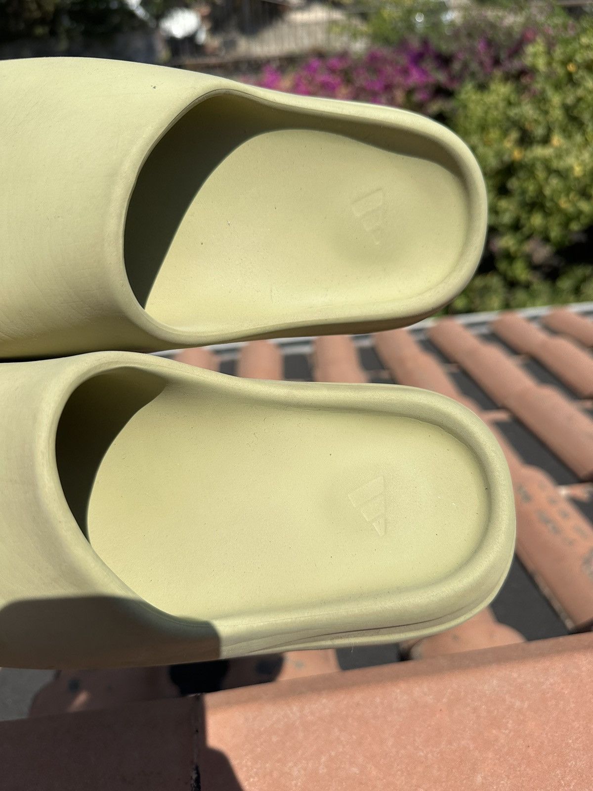 Yeezy Yeezy Slide ‘Resin’ Size US 8 / EU 41 - 3 Thumbnail