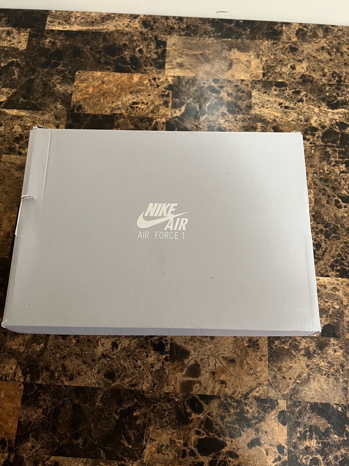 Nike Size 6.5 GS - Nike Air Force 1 LE Low Triple White Pre-Owned Size US 6.5 / EU 39-40 - 8 Thumbnail