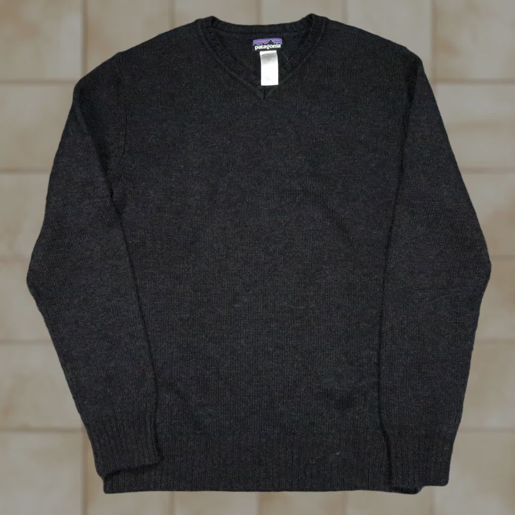 Patagonia VINTAGE Patagonia Sweater Mens Small Gray Wool Lambswool V-Neck Outdoor Hiking VTG Size US S / EU 44-46 / 1 - 1 Thumbnail