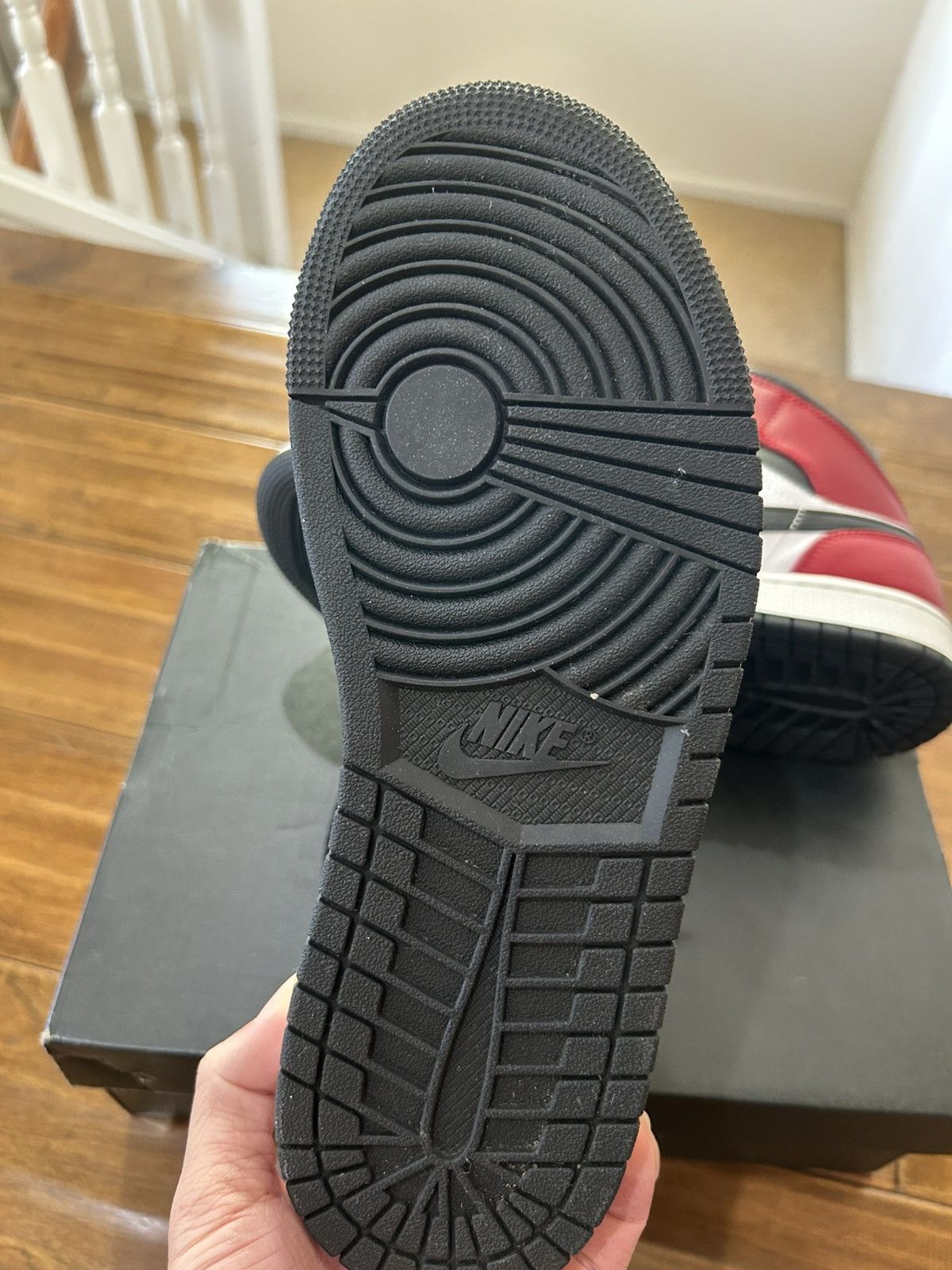 Jordan Brand Jordan 1 Mid Chicago Toe Black/Gym Red 554724 069 Size US 7.5 / EU 40-41 - 4 Thumbnail