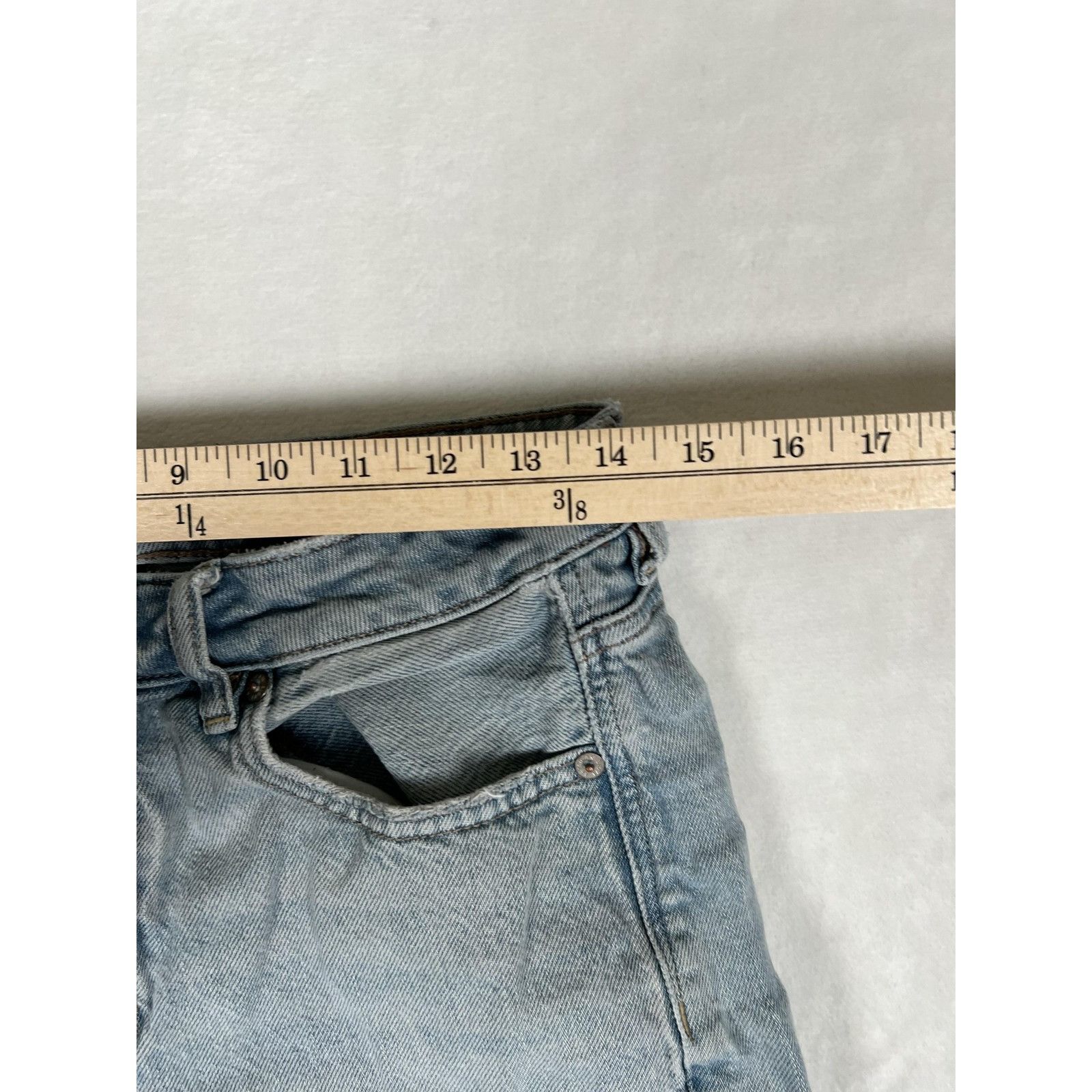 American Eagle Outfitters American Eagle Jeans Womens 8 Light Wash Mom Jean Strigid Bl Size 28" / US 6 / IT 42 - 7 Thumbnail