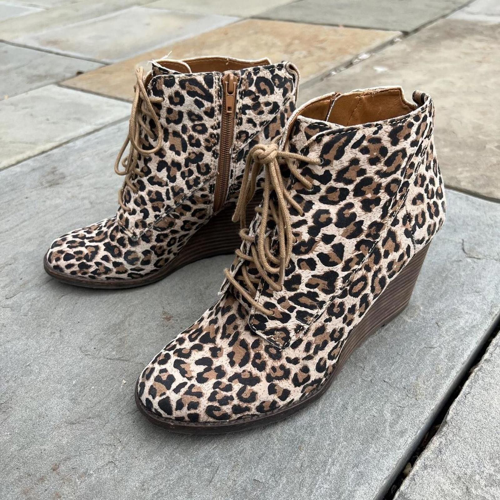 Lucky Brand Leopard Lace Up Wedge Heel Ankle Boots Size US 8 / IT 38 - 2 Thumbnail