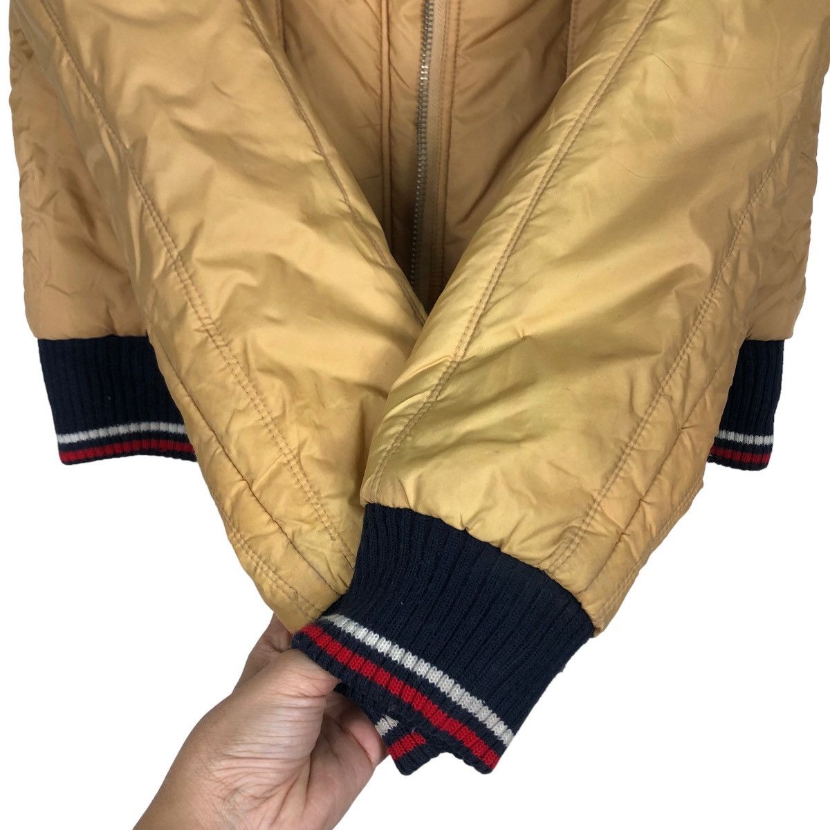 Japanese Brand 🔥Vtg Cropped Bomber Jacket Tommy Hilfiger Girl Size US M / EU 48-50 / 2 - 13 Thumbnail