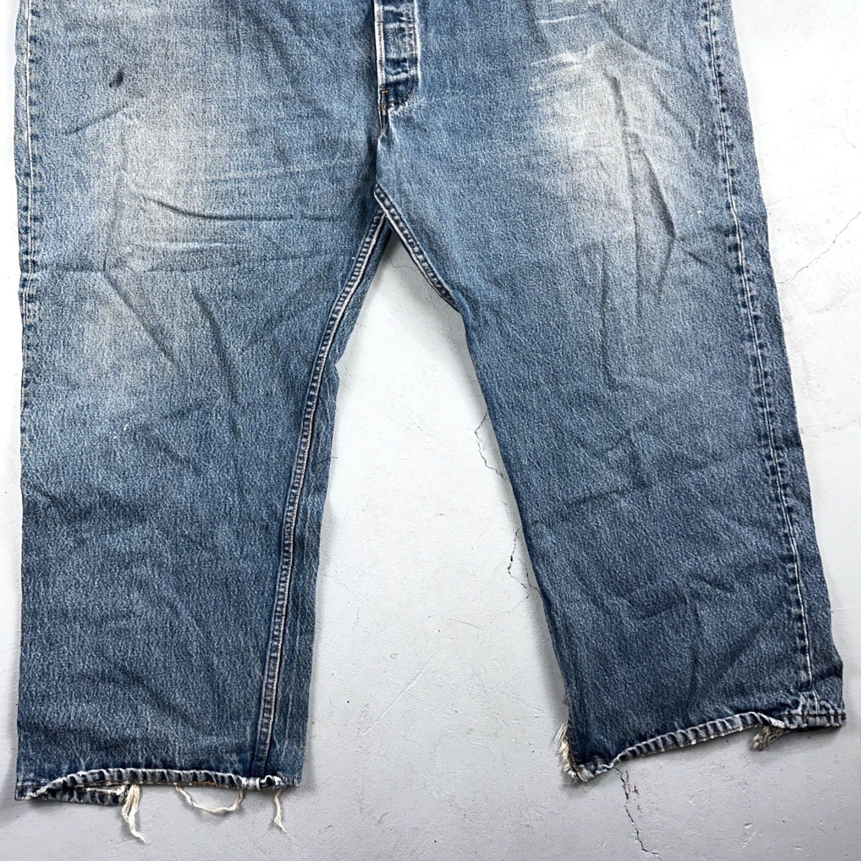 Levi's VINTAGE Levi's 501 Jeans Straight Fit Men's 60 Blue Light Wash 90s USA Denim 30in Size US 44 / EU 60 - 3 Thumbnail