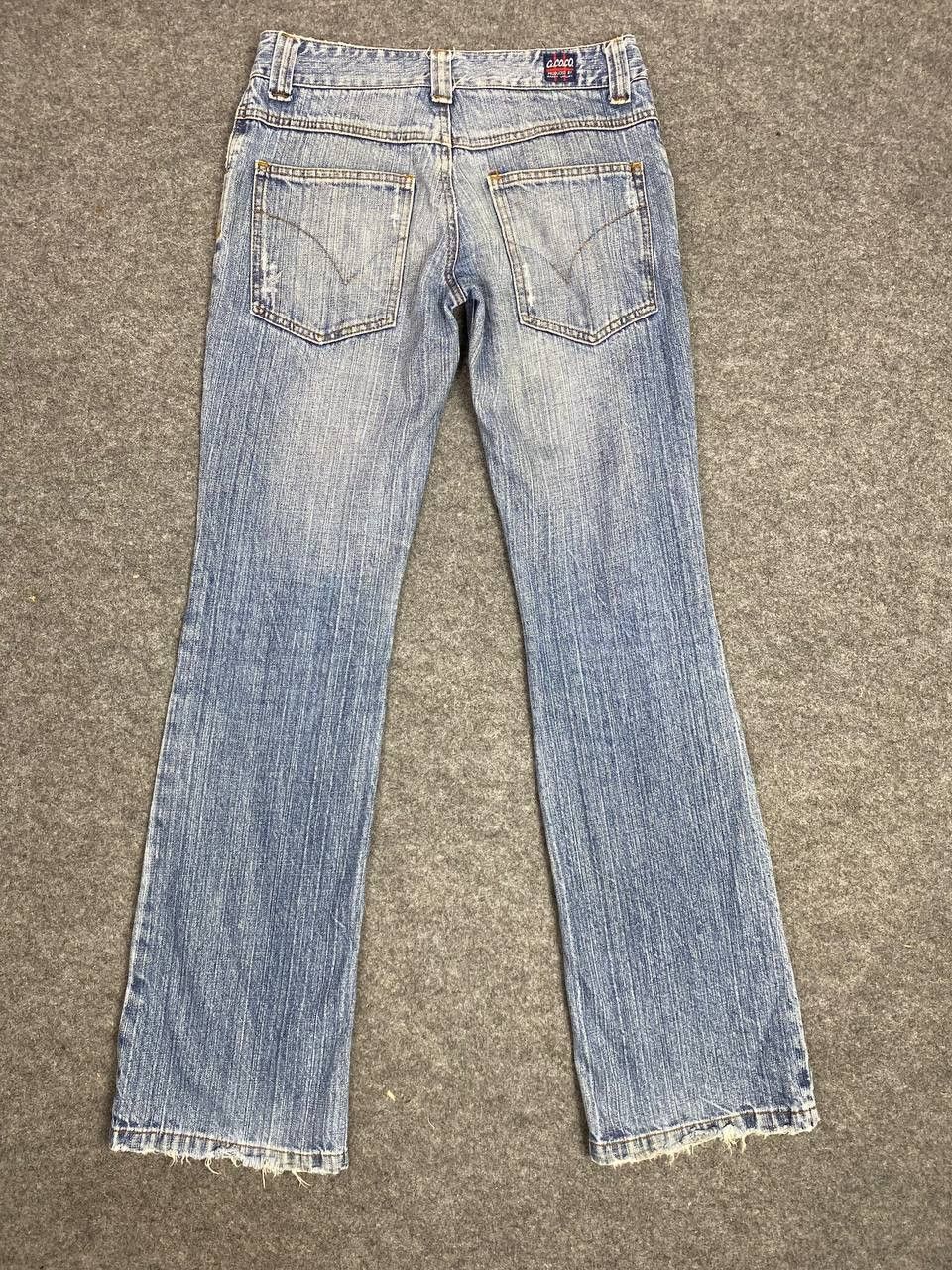 Japanese Brand japanese brand low bootcut distressed denim nice design Size 30" / US 8 / IT 44 - 1 Thumbnail