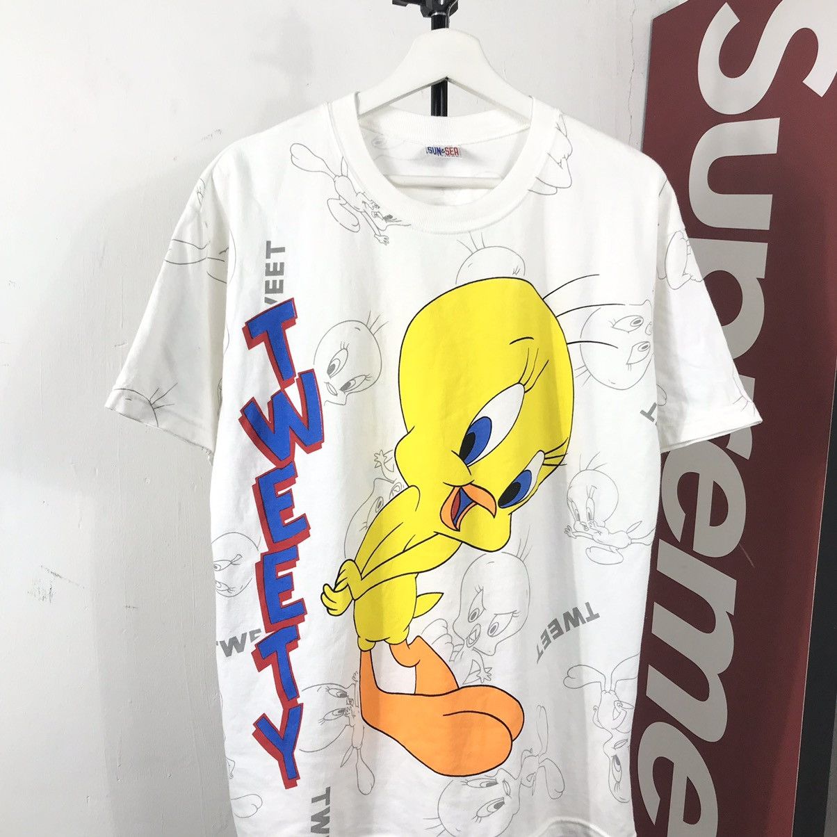 Disney Vtg europe 1996s Tweety Looney Tunes (Full Print) Size US L / EU 52-54 / 3 - 2 Thumbnail