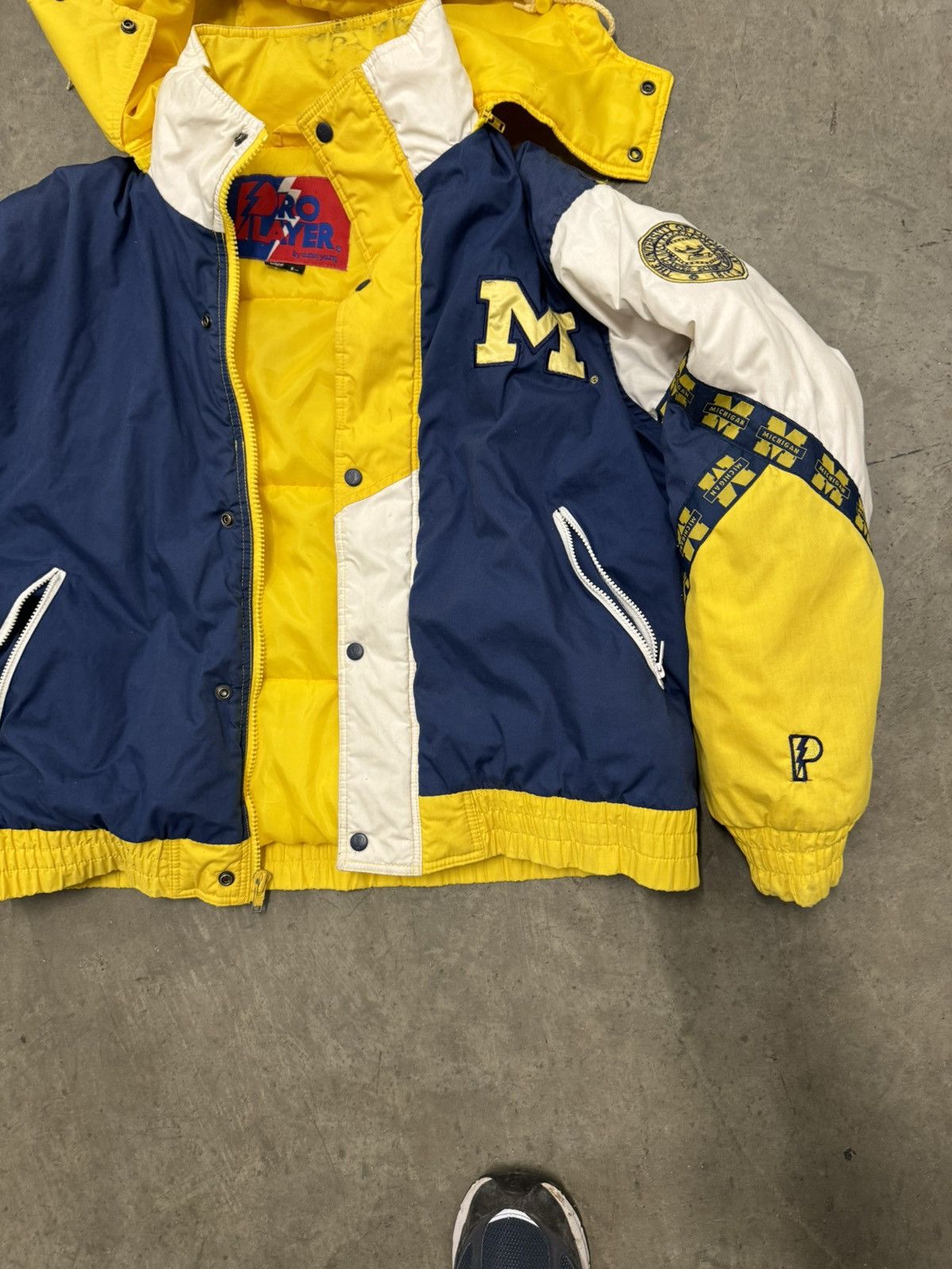 Pro Player MICHIGAN WOLVERINES ZIP UP HOODED BY DANIEL YOUNG JACKET Size US L / EU 52-54 / 3 - 7 Thumbnail