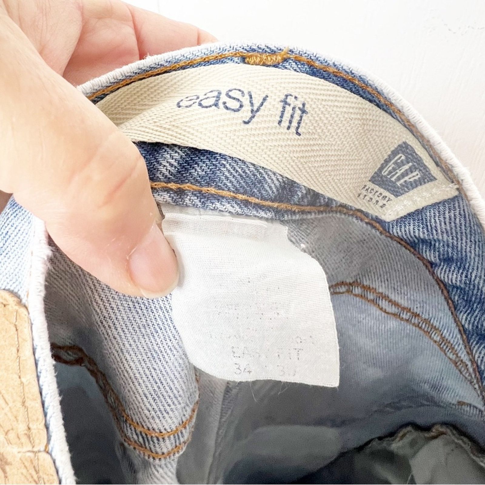 Gap Gap Distressed Marble Bleached Upcycled High Waist Mom Jean Size 32" / US 10 / IT 46 - 7 Thumbnail