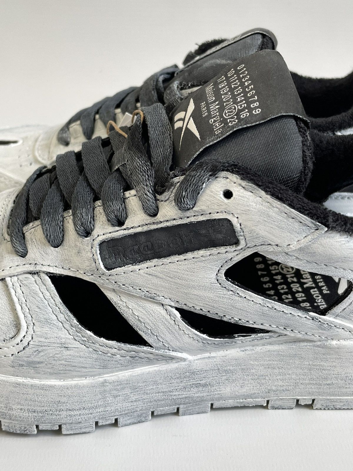 Maison Margiela × Reebok ‘Project 0 CL’ Painted Tabi Sneakers Size US 9 / IT 39 - 8 Thumbnail