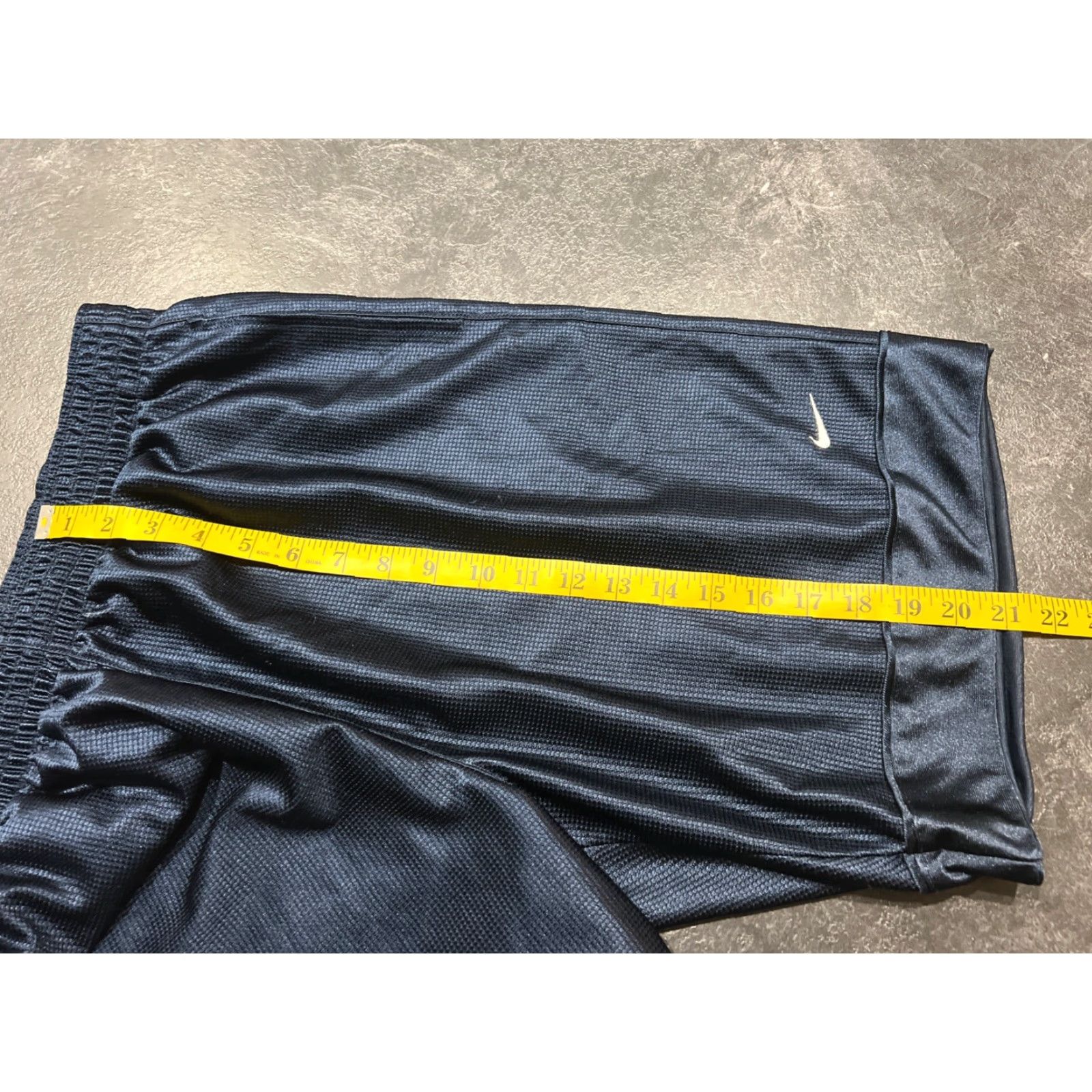 Nike AUTHENTIC NIKE REVERSIBLE NAVY BLUE BASKETBALL SHORTS M GEOMETRIC ACTIVEWEAR MENS Size US 31 - 6 Thumbnail
