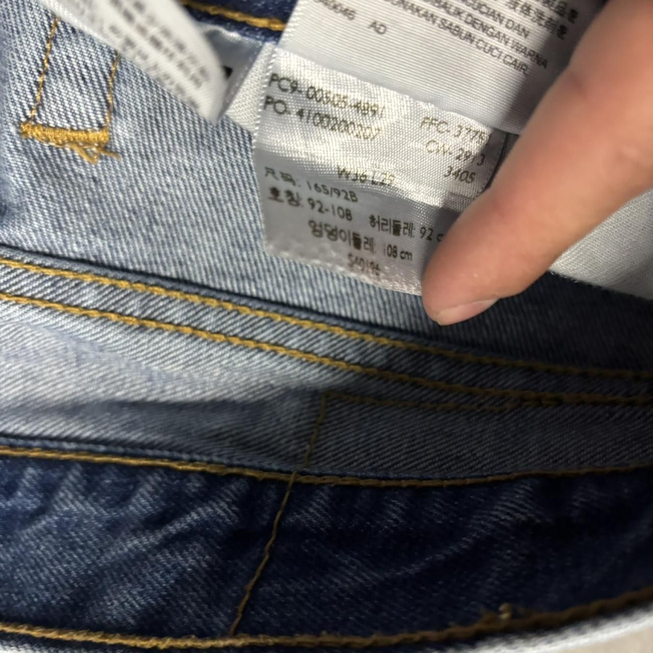 Levi's × Vintage Crazy Vintage Y2K/2000s Blue Wash Levi’s Essential Denim Jeans! Size US 36 / EU 52 - 8 Thumbnail