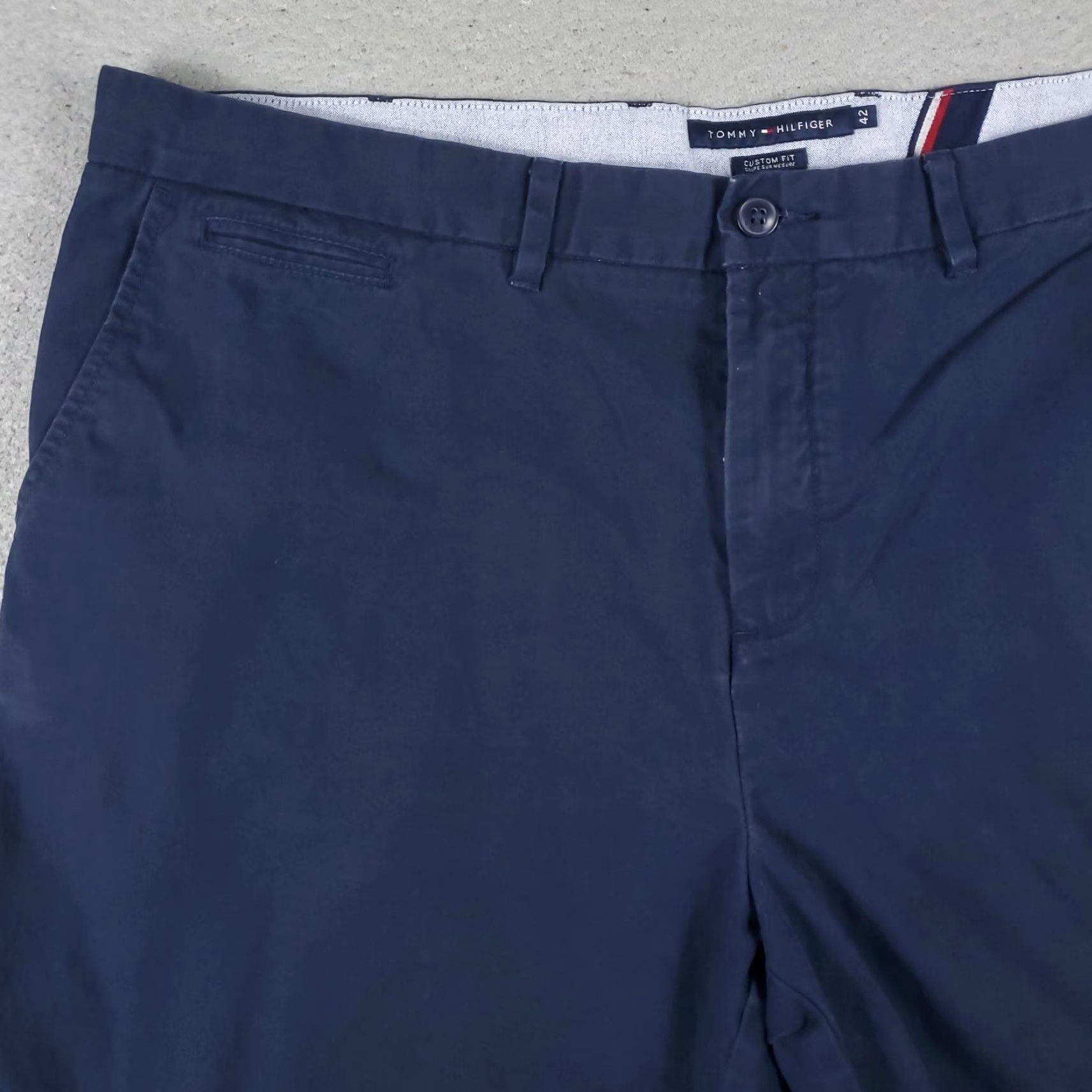 Tommy Hilfiger VINTAGE Tommy Hilfiger Shorts Mens Size 42 Blue Chino Flat Front Casual Holiday Size US 42 / EU 58 - 2 Thumbnail