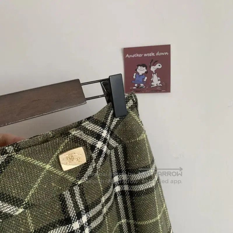 Burberry Burberry Green Plaid Women's Skirt. Size 30" / US 8 / IT 44 - 4 Thumbnail