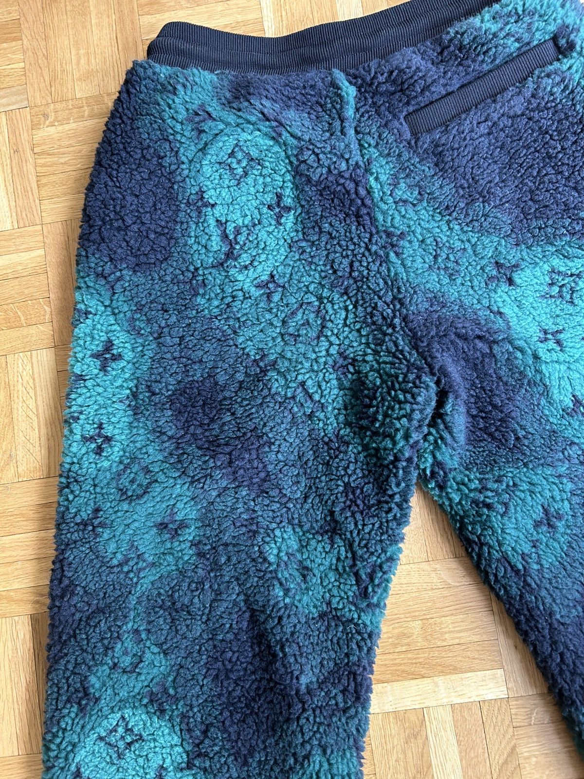 Louis Vuitton 🟢 LOUIS VUITTON 🟢 - Green Camo Monogram Joggers Size US 31 - 23 Thumbnail