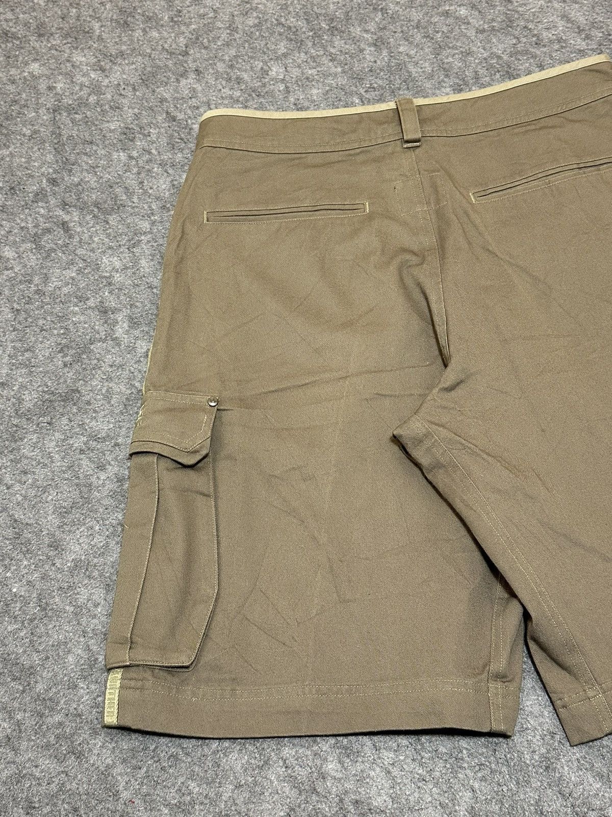 Adidas vintage Adidas cargo shorts with distinctive embroidered bee Size US 33 - 5 Thumbnail