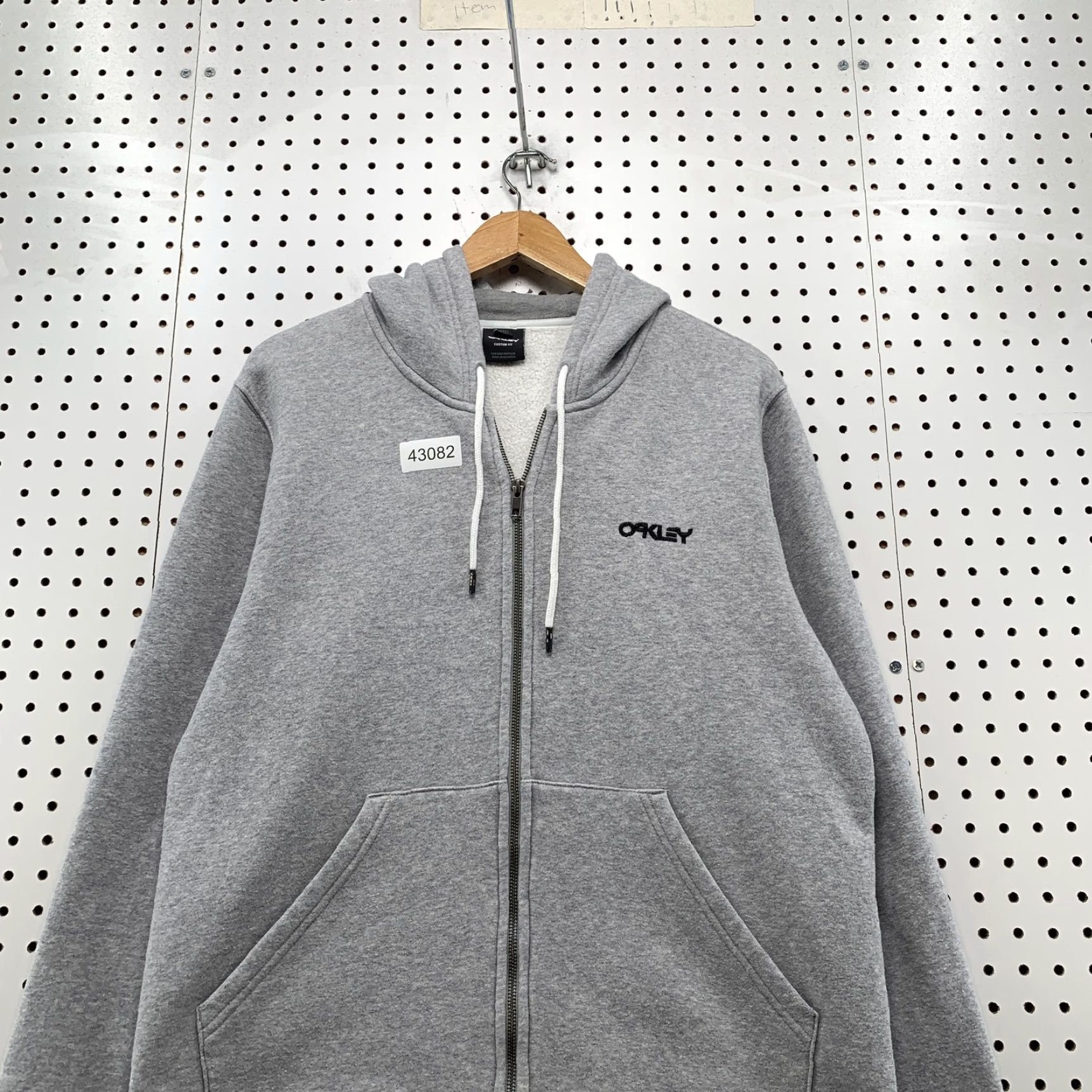 Oakley Oakley Zip Hoodie Sweatshirt Mens Large Hooded Gray Fleece Logo Embroidered Zip Hoodie Oakley Mens Large Gray Fleece Logo Embroidered Size L / US 10 / IT 46 - 3 Thumbnail