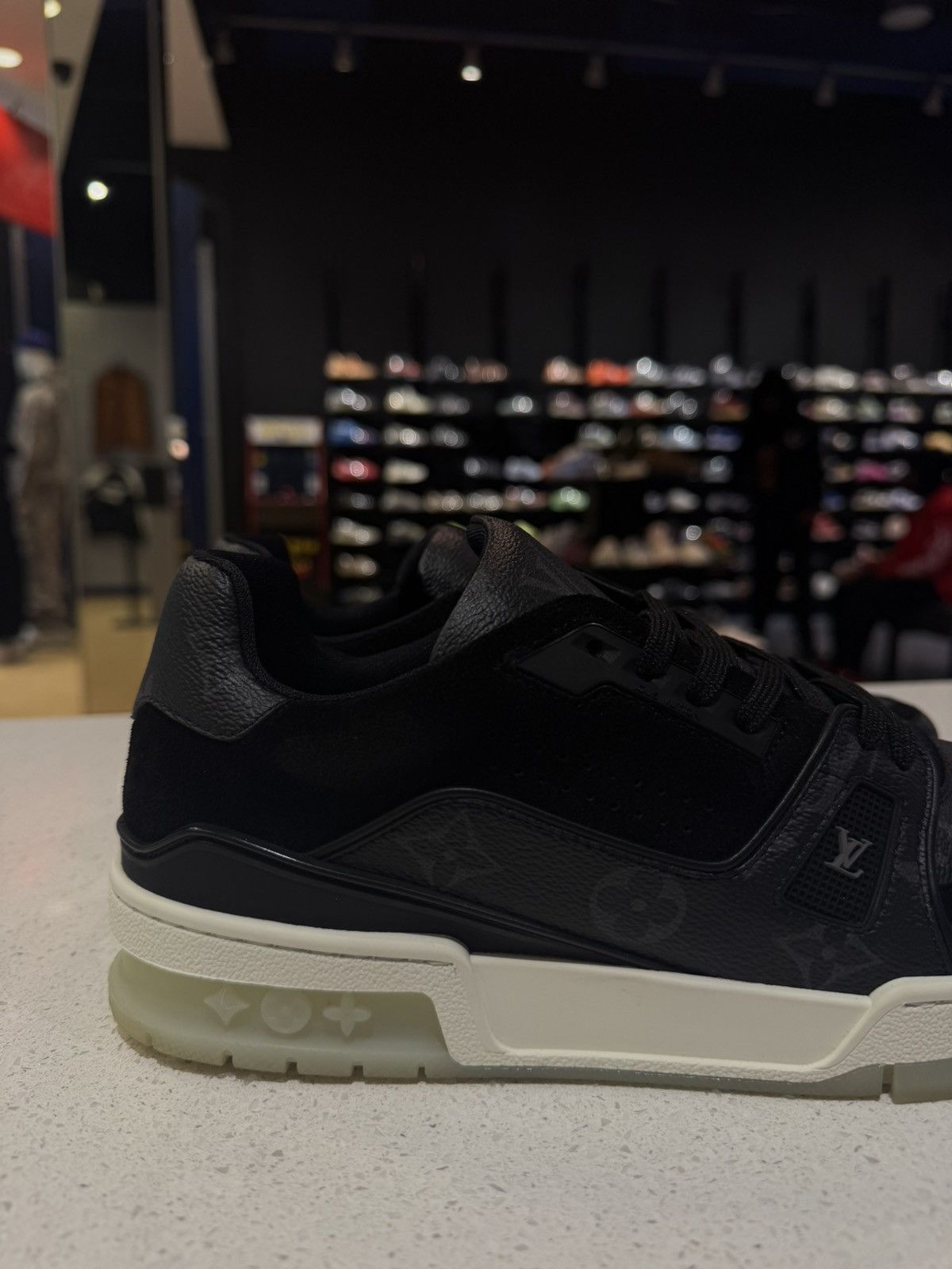 Louis Vuitton Size 6UK/7US - Louis Vuitton Trainer Low Top Black Size US 6 / EU 39 - 10 Thumbnail