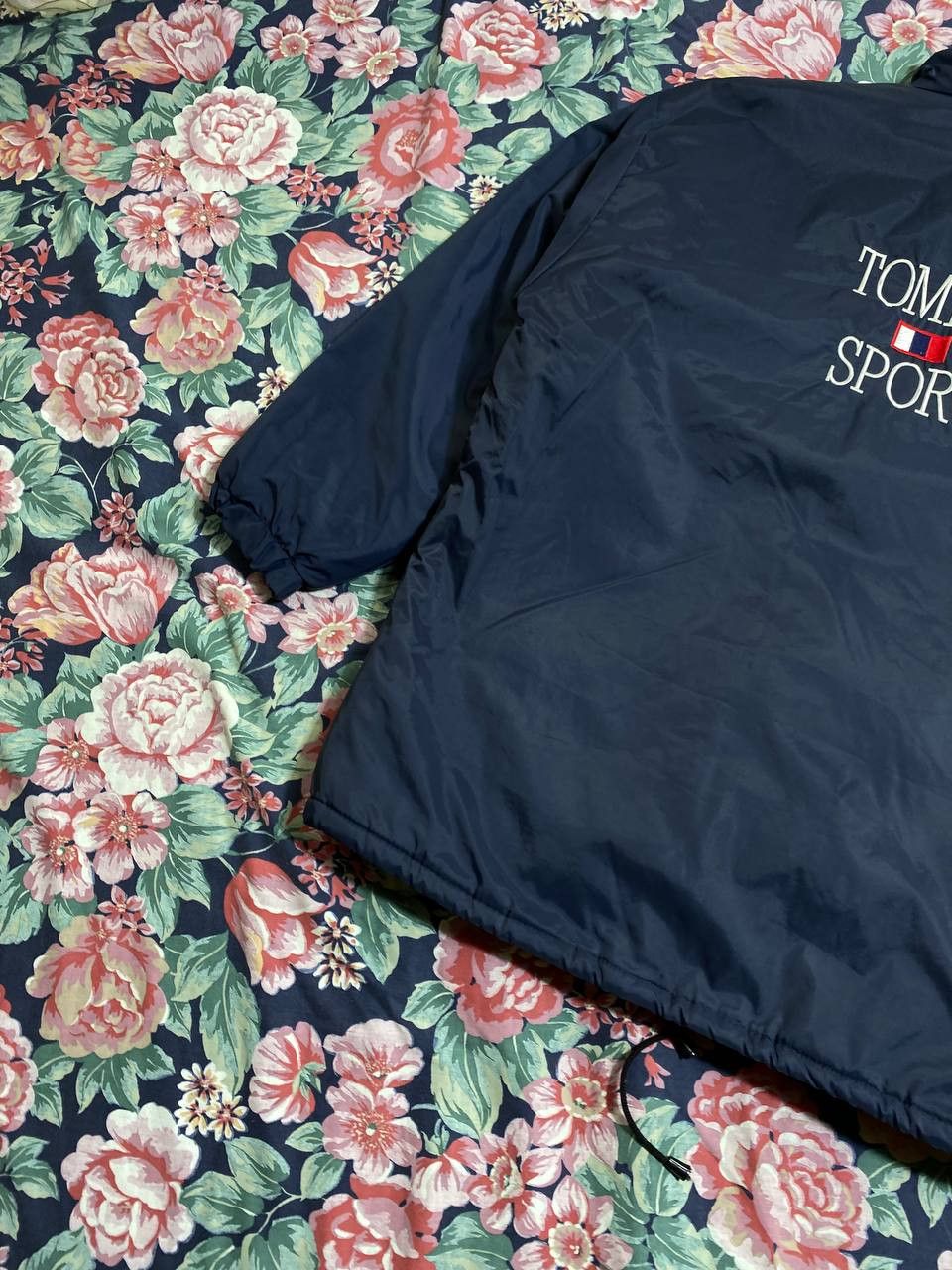 Tommy Hilfiger Vintage Tommy Hilfiger Windbreaker Jacket Size US L / EU 52-54 / 3 - 14 Thumbnail