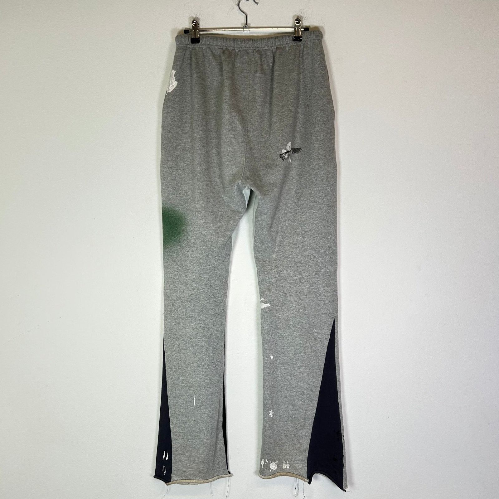 Gallery Dept. Gallery Dept Grey Paint Splatter Flare Sweatpants Size US 34 / EU 50 - 2 Thumbnail