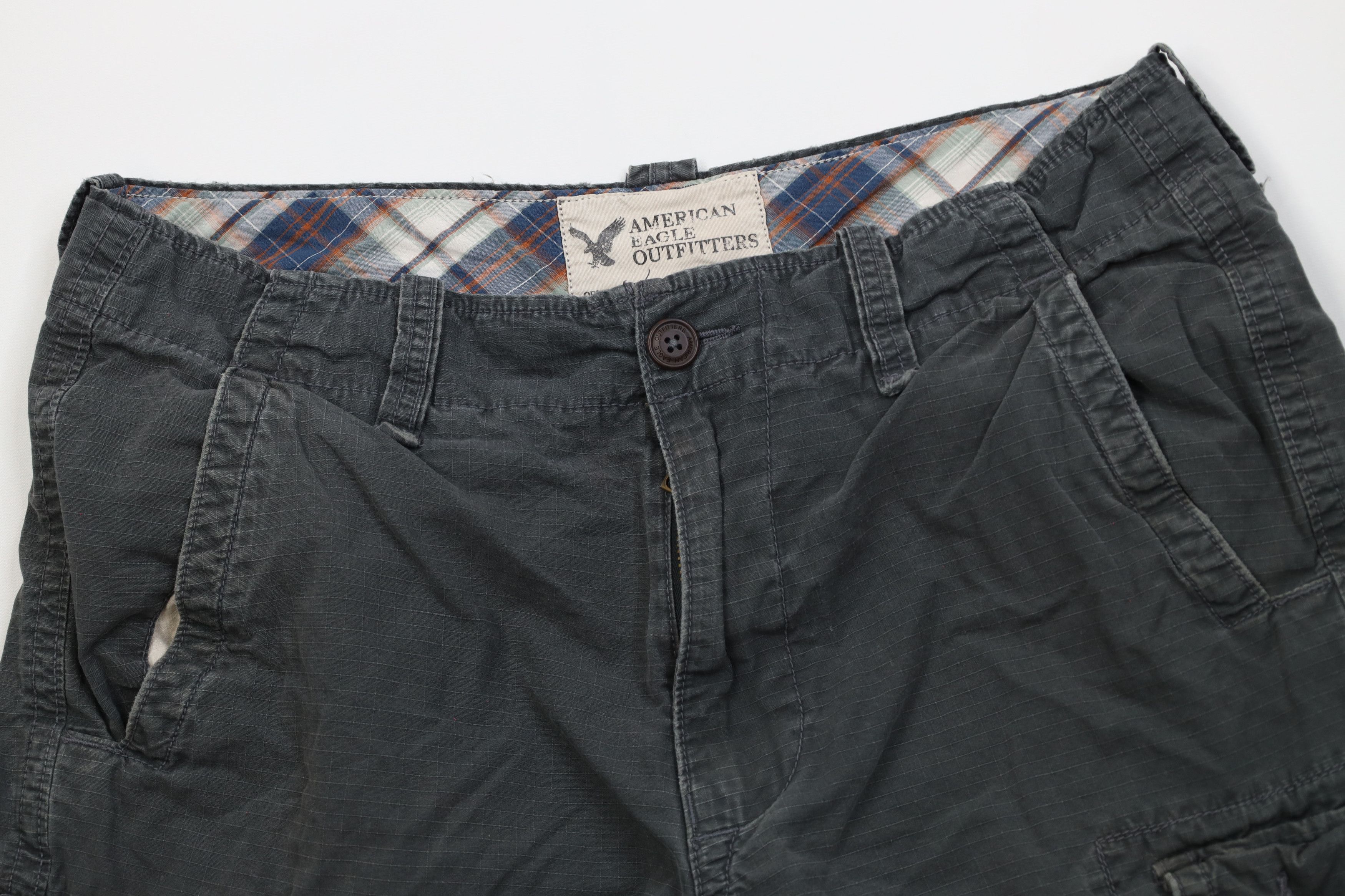 American Eagle Outfitters Vintage Y2K American Eagle Outfitters Cargo Shorts Gray Size US 34 / EU 50 - 2 Thumbnail