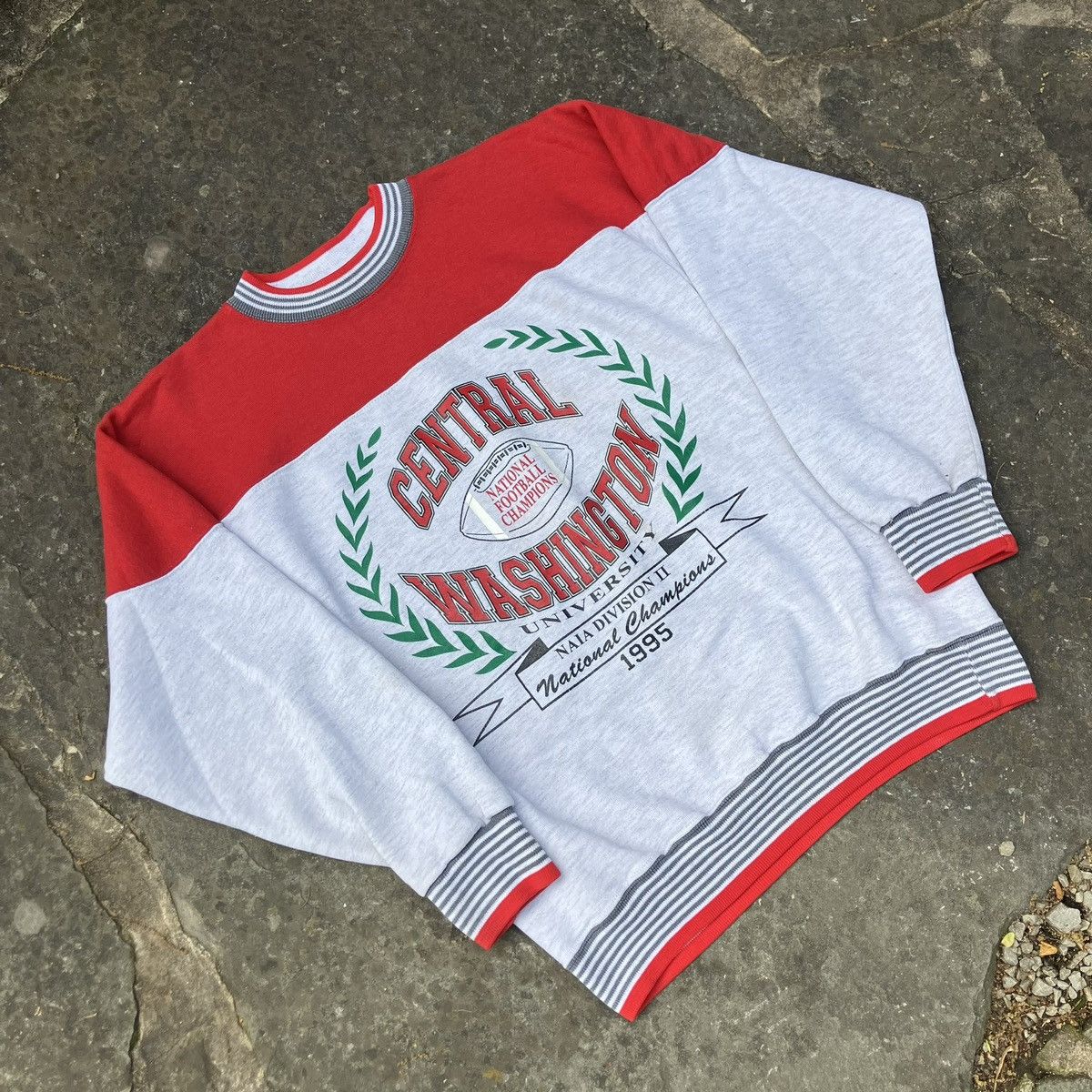 Vintage VTG 1995 Central Washington University Crewneck Size US M / EU 48-50 / 2 - 2 Thumbnail