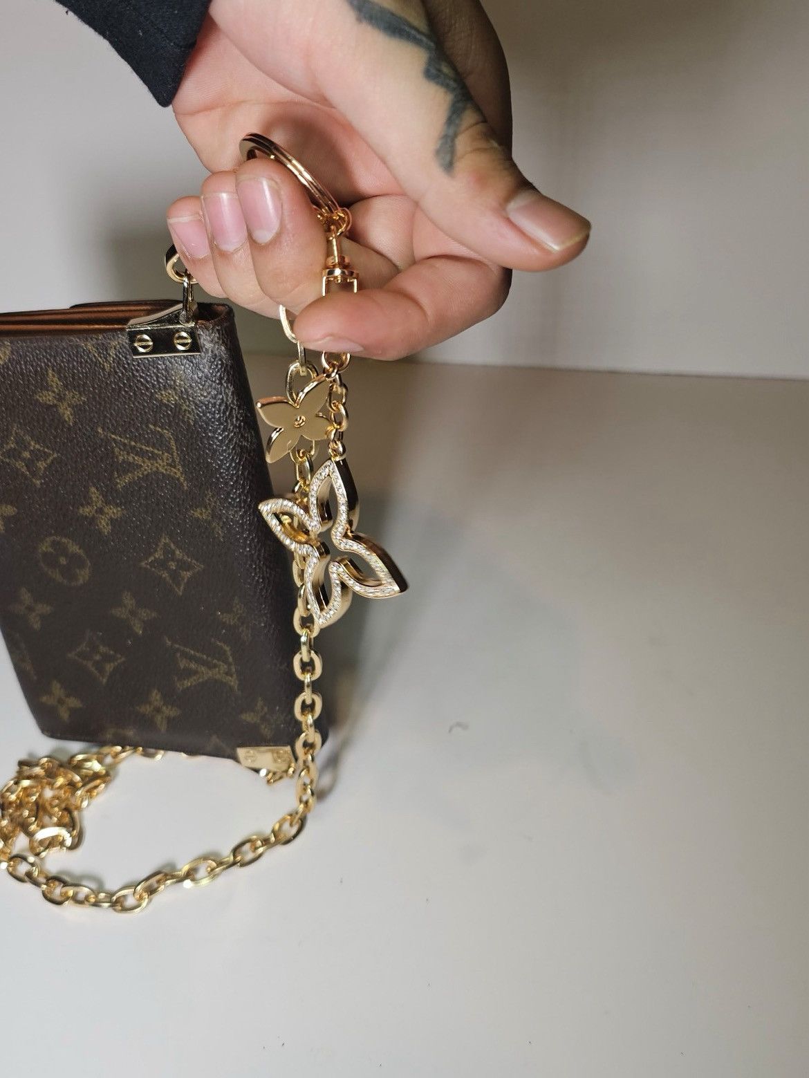 Louis Vuitton Louis vuitton crossbody wallet purse. Lv monogram. Size ONE SIZE - 4 Thumbnail