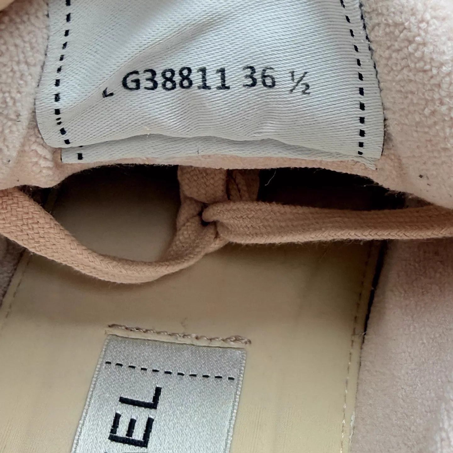 Chanel CHANEL White-Pink CC Suede Sneakers EUR 36.5 95 New Size US 6 / IT 36 - 7 Thumbnail