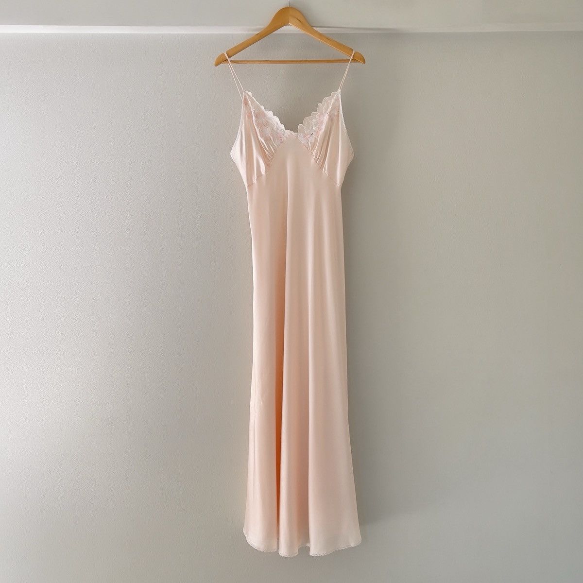 Victoria's Secret Victoria’s Secret 1980s Blush Pink Satin Slip Gown (L) Size L / US 10 / IT 46 - 9 Thumbnail