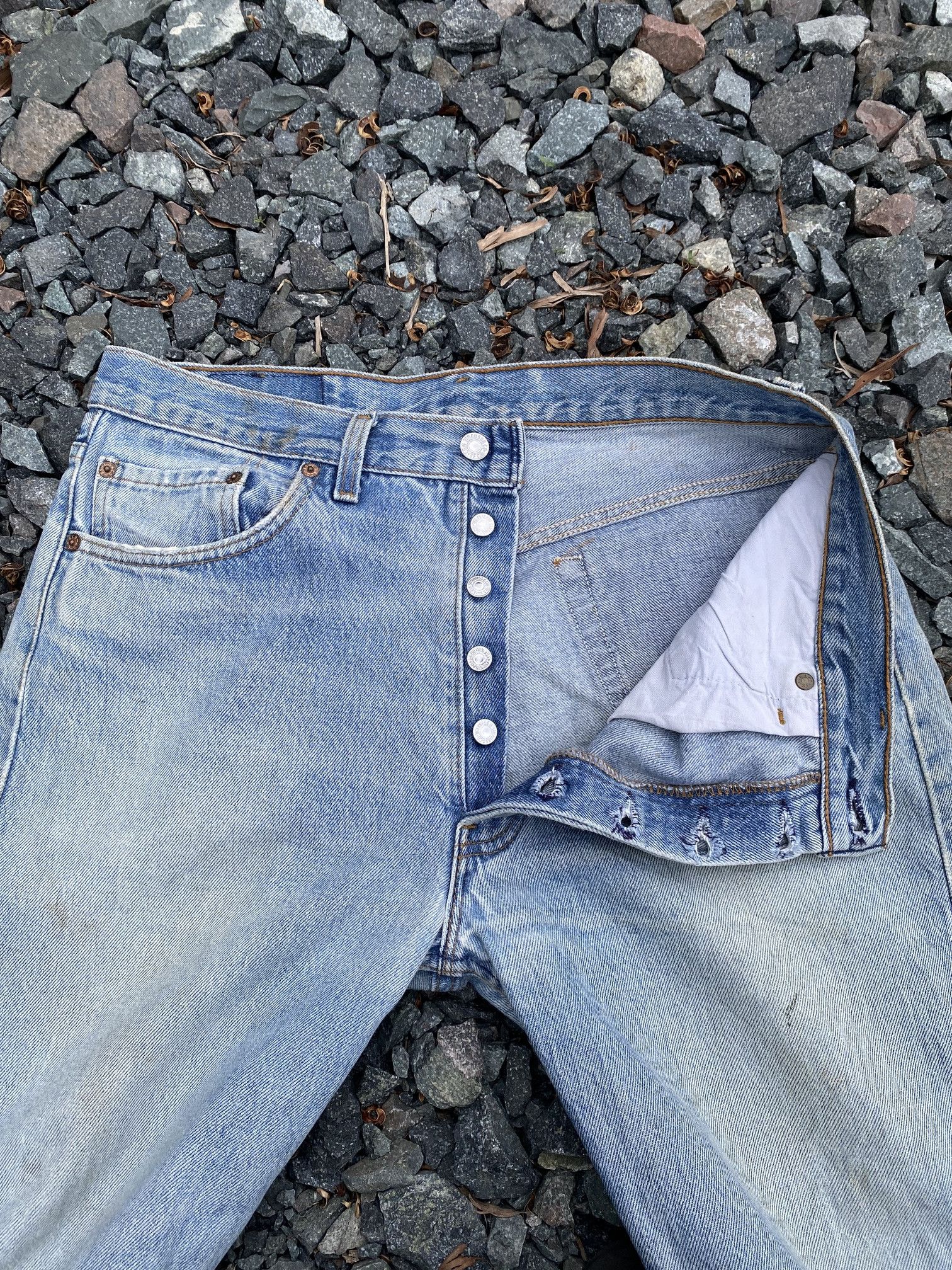Levi's Vintage 1993 Levis 501 dirty lightwash distressed W33x28.5 Size US 33 - 12 Thumbnail