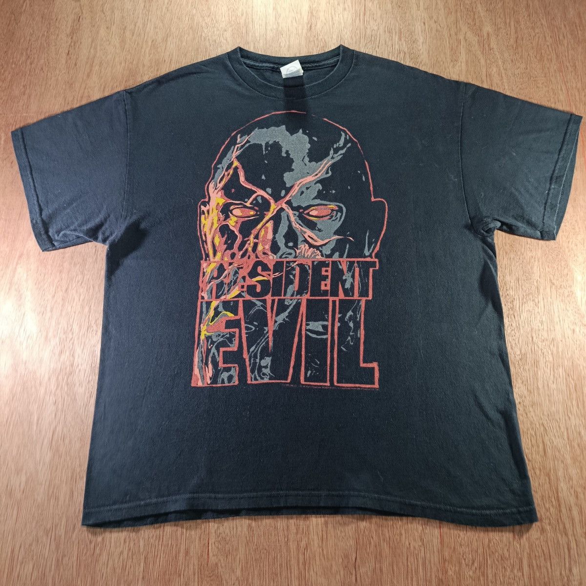 トップス 00s Resident Evil OUTBREAK T-shirt 00s Resident Evil OUTBREAK T-shirt RESIDENT EVIL Eye-Catching T