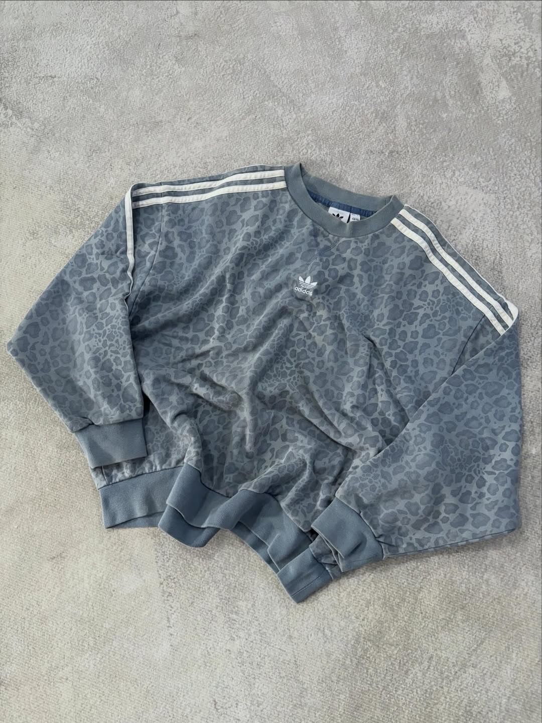 Adidas ADIDAS SMALL LOGO CENTER BLUE GREY WASHED LEOPARD SWEATSHIRT Size XS / US 0-2 / IT 36-38 - 5 Thumbnail