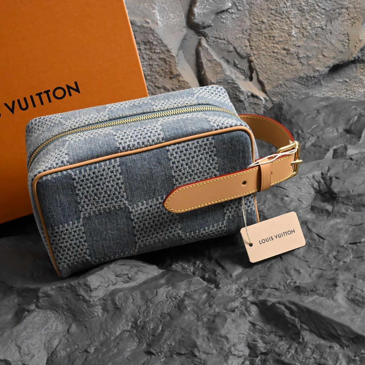 Louis Vuitton LOUIS VUITTON TROUSSE TOILETTE LOCKER DOPP KIT Size ONE SIZE - 3 Thumbnail