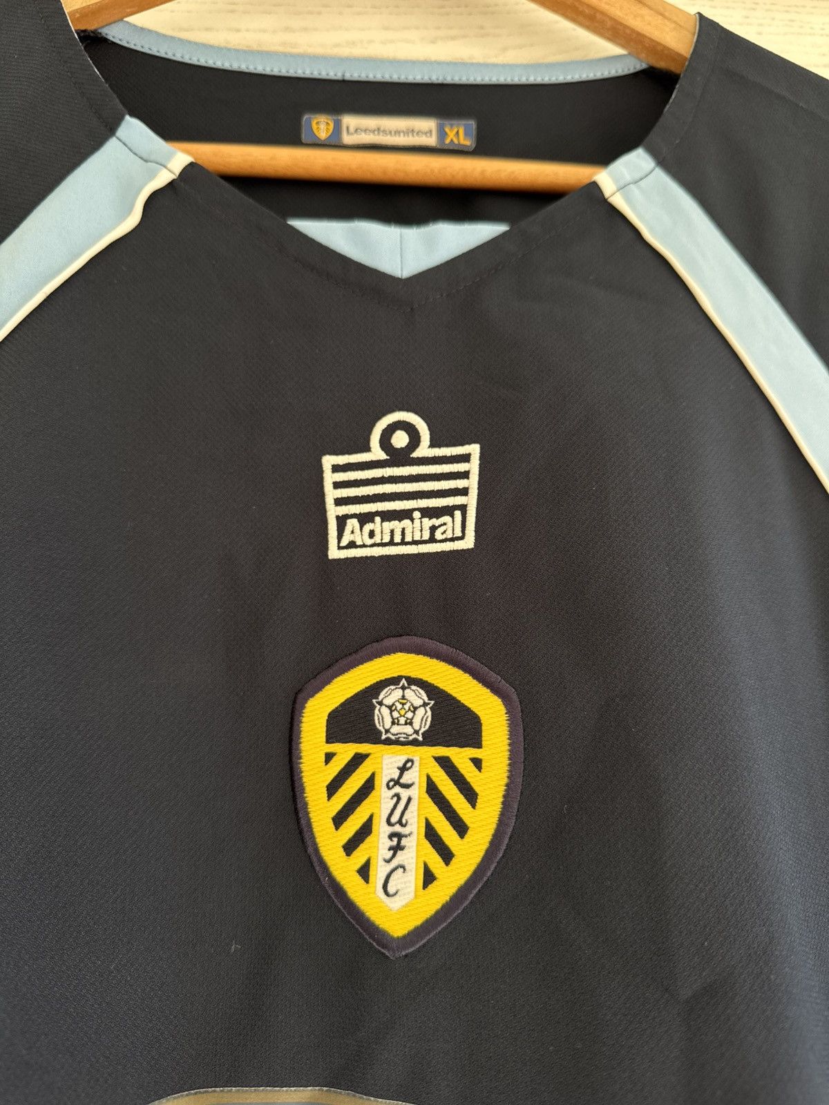Vintage Vintage Leeds United 2005-2006 Away Soccer Longsleeve Jersey Size US XL / EU 56 / 4 - 10 Thumbnail